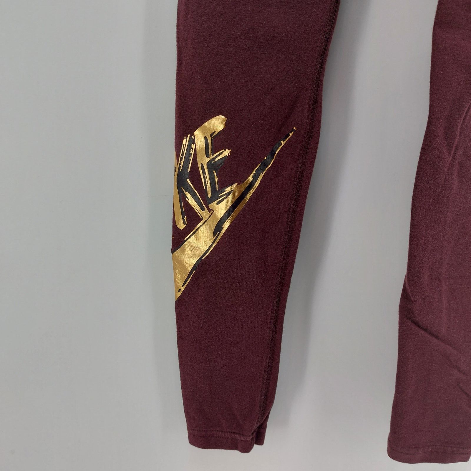 Nike Nike Athletic Leggings Size XS Burgundy Red Gold Print Sport Size 22" - 7 Thumbnail