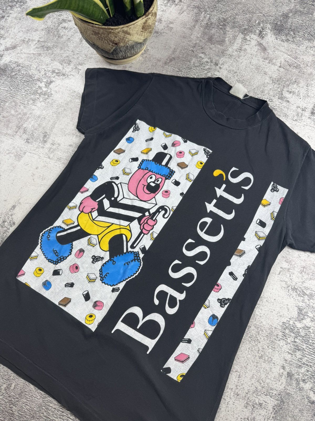 Vintage Vintage 80's Bertie Bassett’s Liquorice Allsorts Candys T-Shirt SingleStitch Size US S / EU 44-46 / 1 - 7 Thumbnail