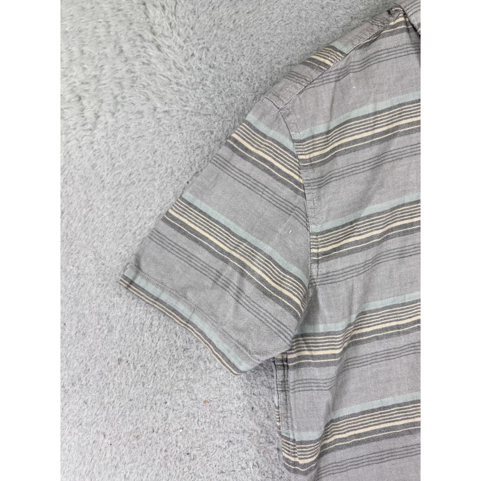 Quiksilver Quiksilver Shirt Mens Small Gray Stripe Button Up Pocket Modern Fit Skate Surf Size US S / EU 44-46 / 1 - 3 Thumbnail