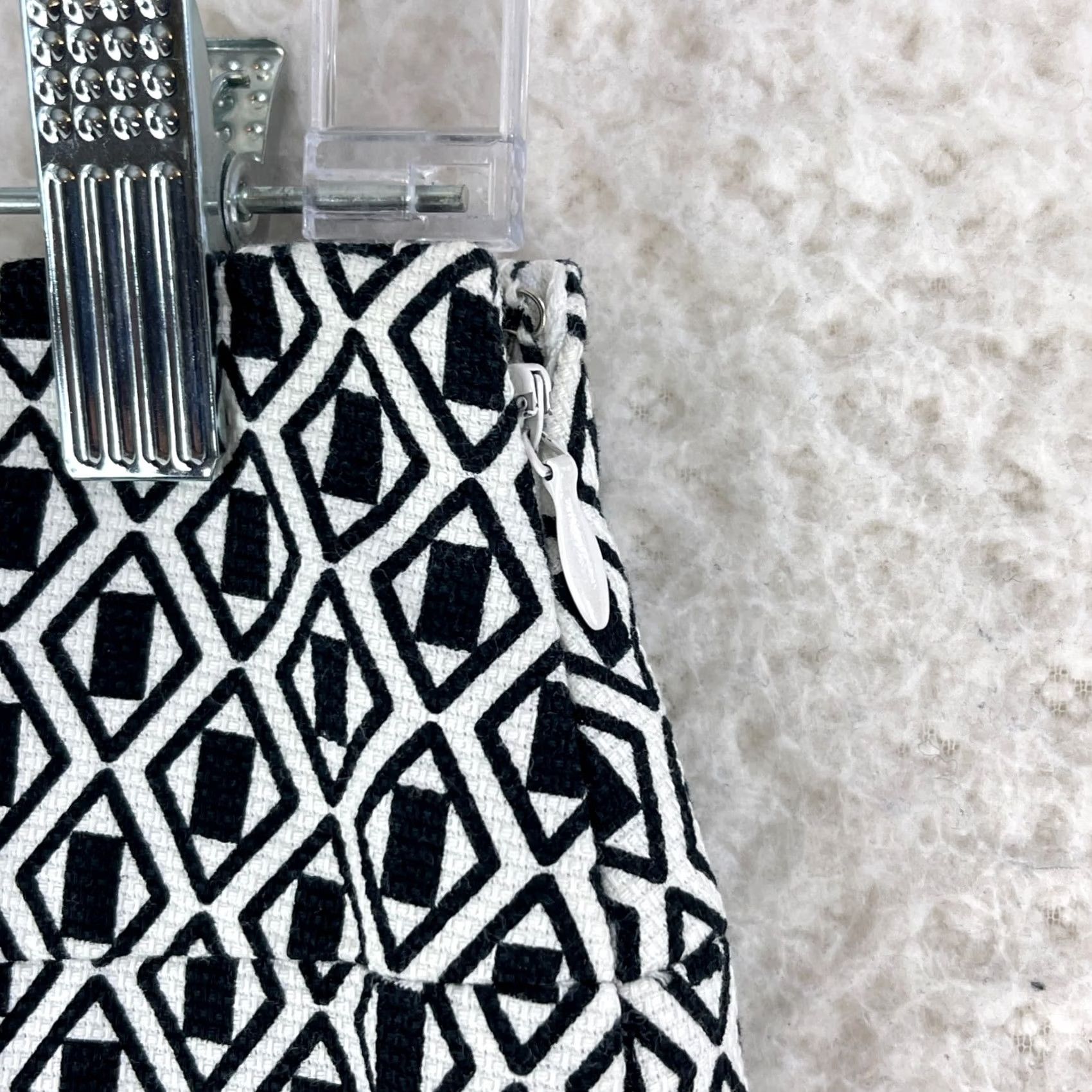 Ann Taylor Ann Taylor Skirt A-Line Womens 8 Black White Geometric Print Office Work Casual Size 30" / US 8 / IT 44 - 4 Thumbnail