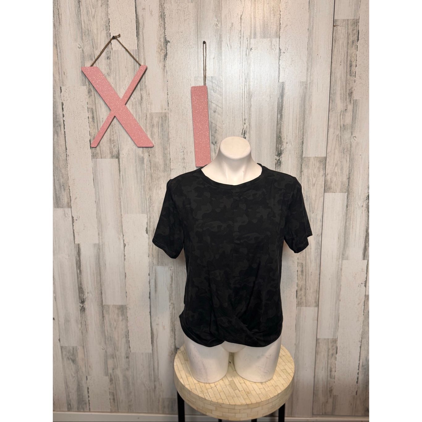 Other LegEnd Active Black Camo Short Sleeve Athletic Top Women’s X Size XL / US 12-14 / IT 48-50 - 1 Thumbnail