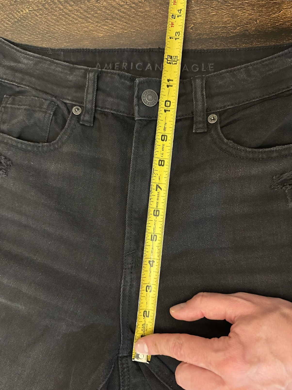 American Eagle Outfitters American Eagle Black Distressed Mom Jeans Size 4 Size 27" / US 4 / IT 40 - 4 Thumbnail