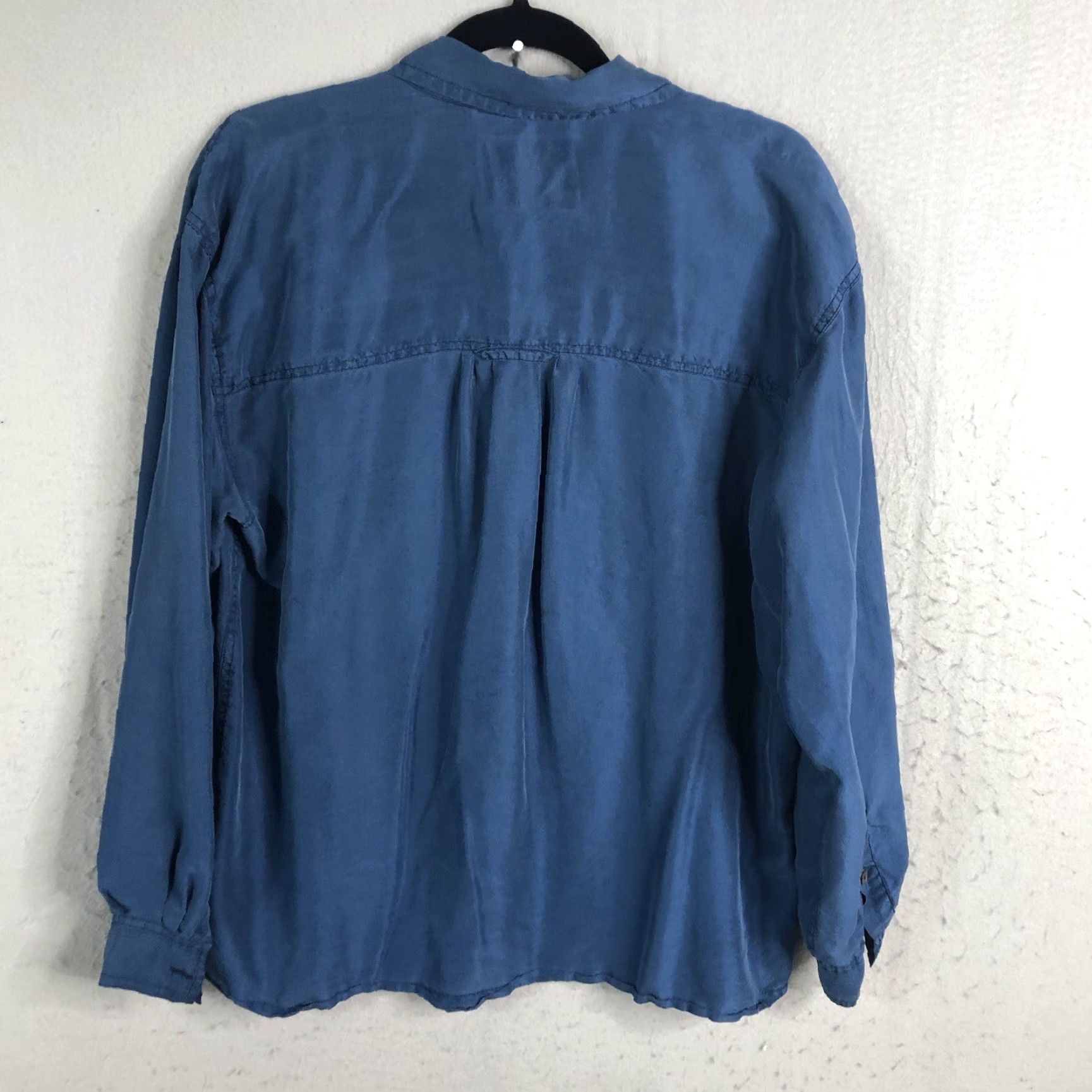 Vintage VINTAGE Silk Top Womens Medium Blue Airy Lightweight Office Quiet Luxury Classic First Issue Blouse Shirt Womens Buttons Collared Long Sleeve Size M / US 6-8 / IT 42-44 - 3 Thumbnail