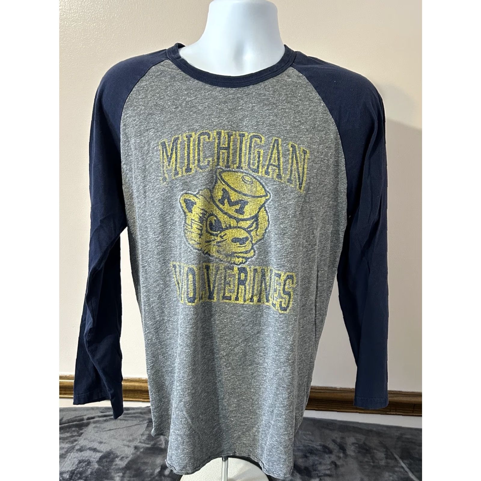 Vintage VINTAGE University Of Michigan Wolverines Long Sleeve Shirt Men XL Gray Blue Retro Brand Size US XL / EU 56 / 4 - 3 Thumbnail