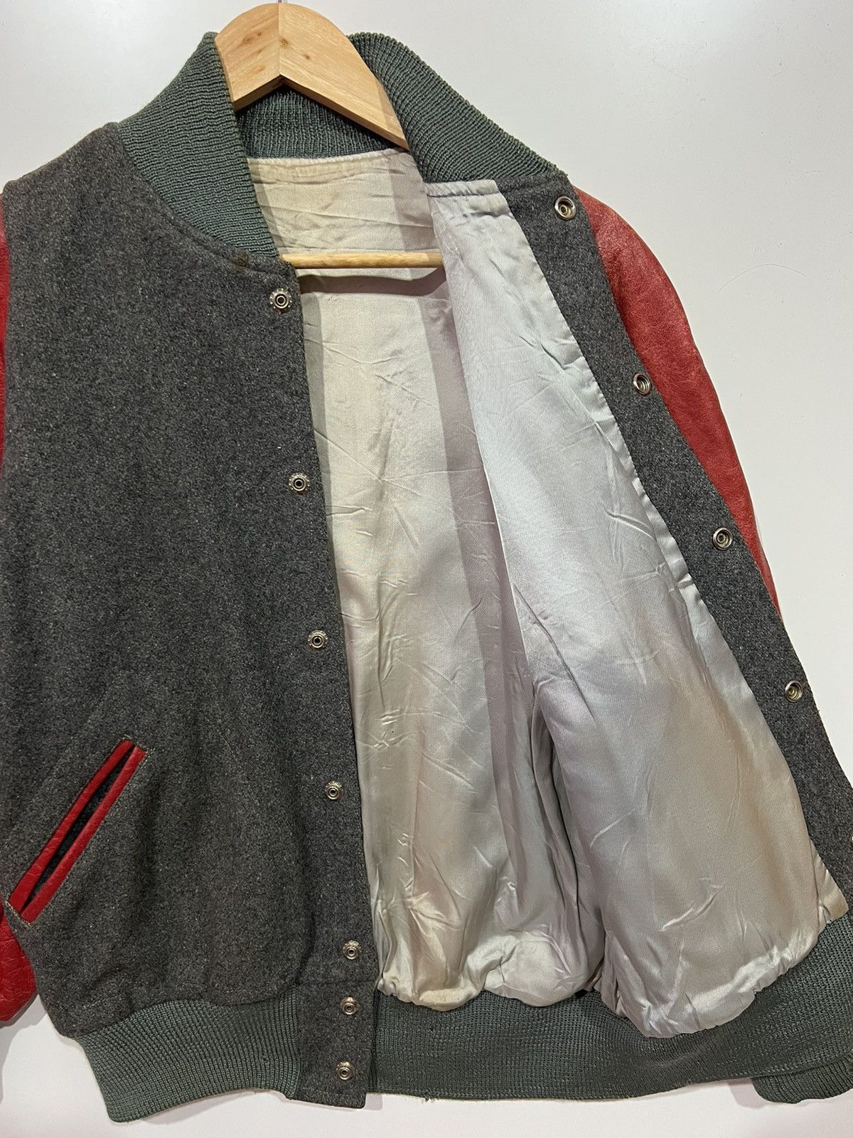 Leather 🔥TRUE VINTAGE LEATHER DISTRESSED VARSITY JACKET Size US S / EU 44-46 / 1 - 11 Thumbnail