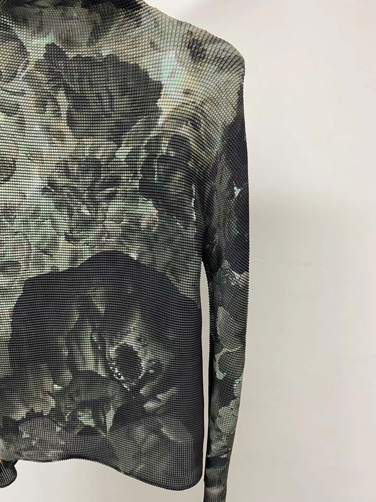 Issey Miyake ISSEY MIYAKE ME Retro Ink Floral Pleated Turtleneck Size ONE SIZE - 3 Thumbnail