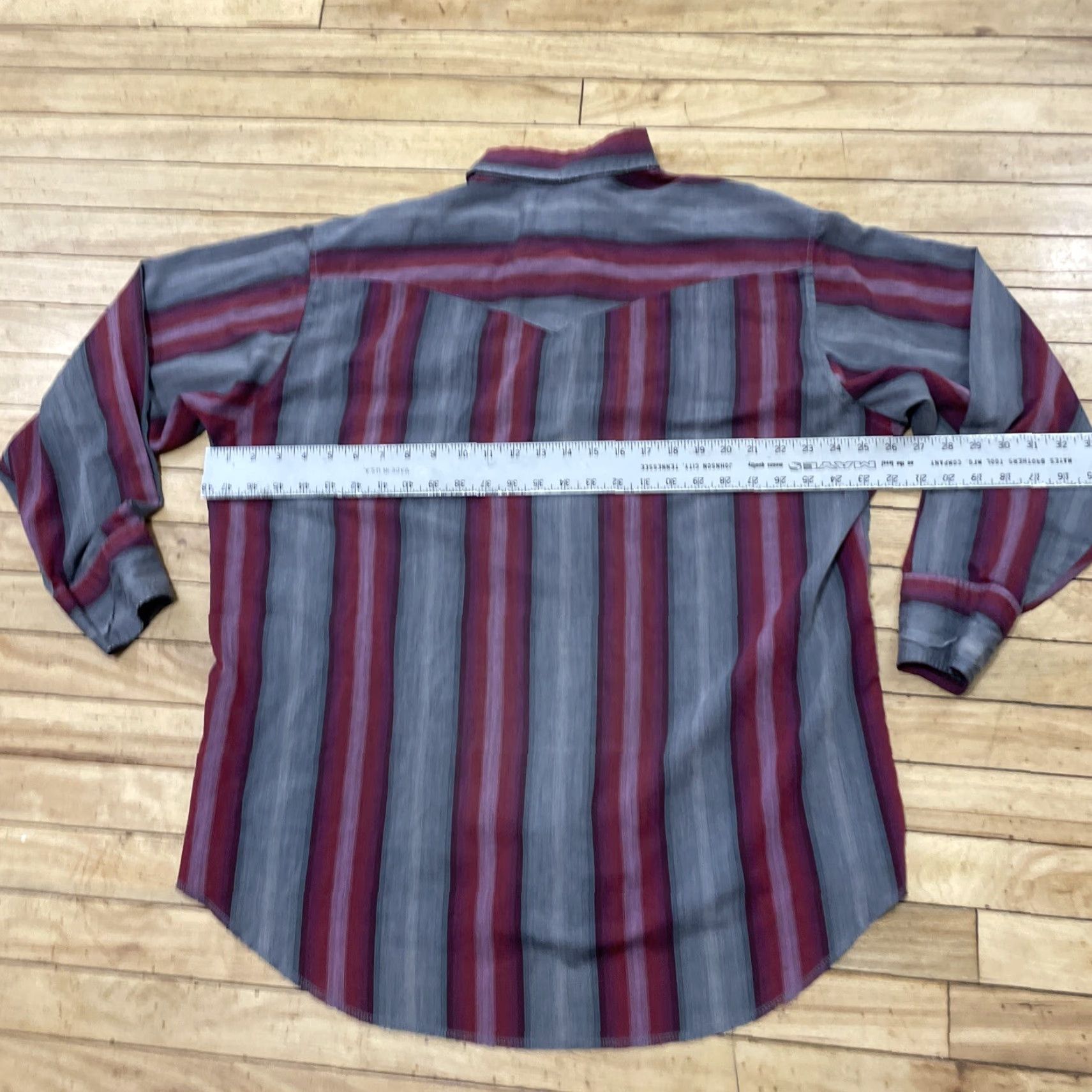 Wrangler VINTAGE Wrangler Western Pearl Snap Shirt Men XL Red Geometric Long Sleeve Distress Cowboy Grunge Workwear 60s 70s 80s Size US XL / EU 56 / 4 - 7 Thumbnail