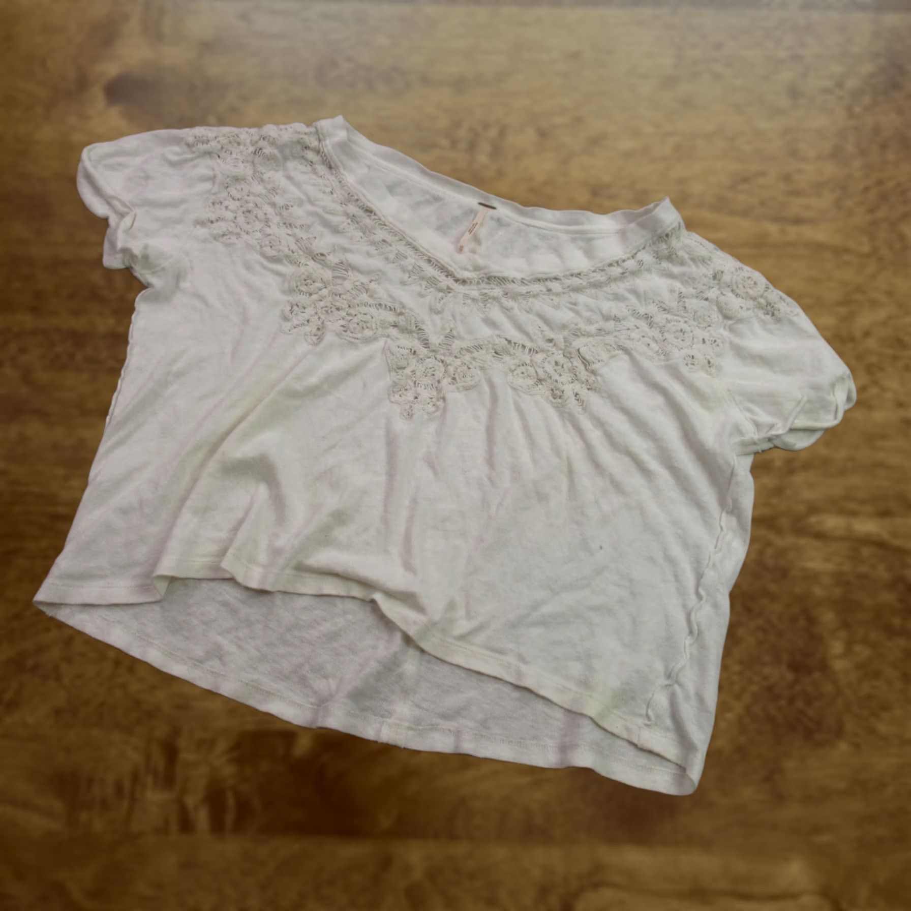 Free People Free People Shirt Womens XS Short Sleeve V Neck Lightweight White Casual Size XS / US 0-2 / IT 36-38 - 1 Thumbnail
