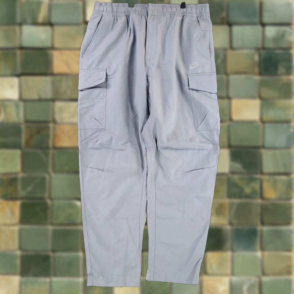 Nike VINTAGE? (No) Nike Cargo Pants Gray Elastic Waist Mens XL Inseam 29 Inseam? 28.5? 33-38 x 28.5 Size US 36 / EU 52 - 1 Thumbnail