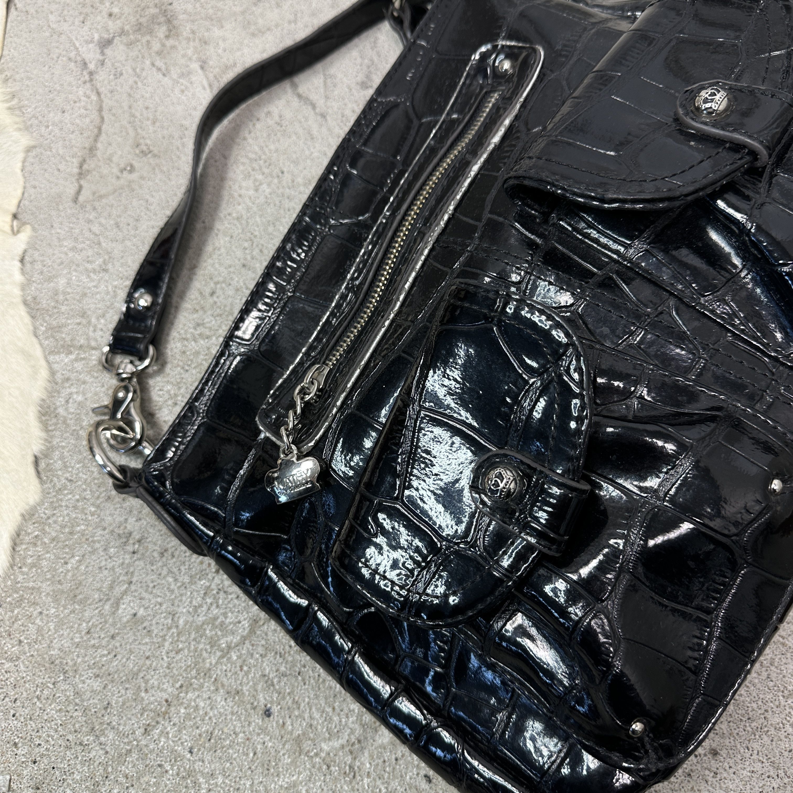 Vintage Vintage Patent Faux Leather Grunge Pockets Bag Y2K Size ONE SIZE - 4 Thumbnail
