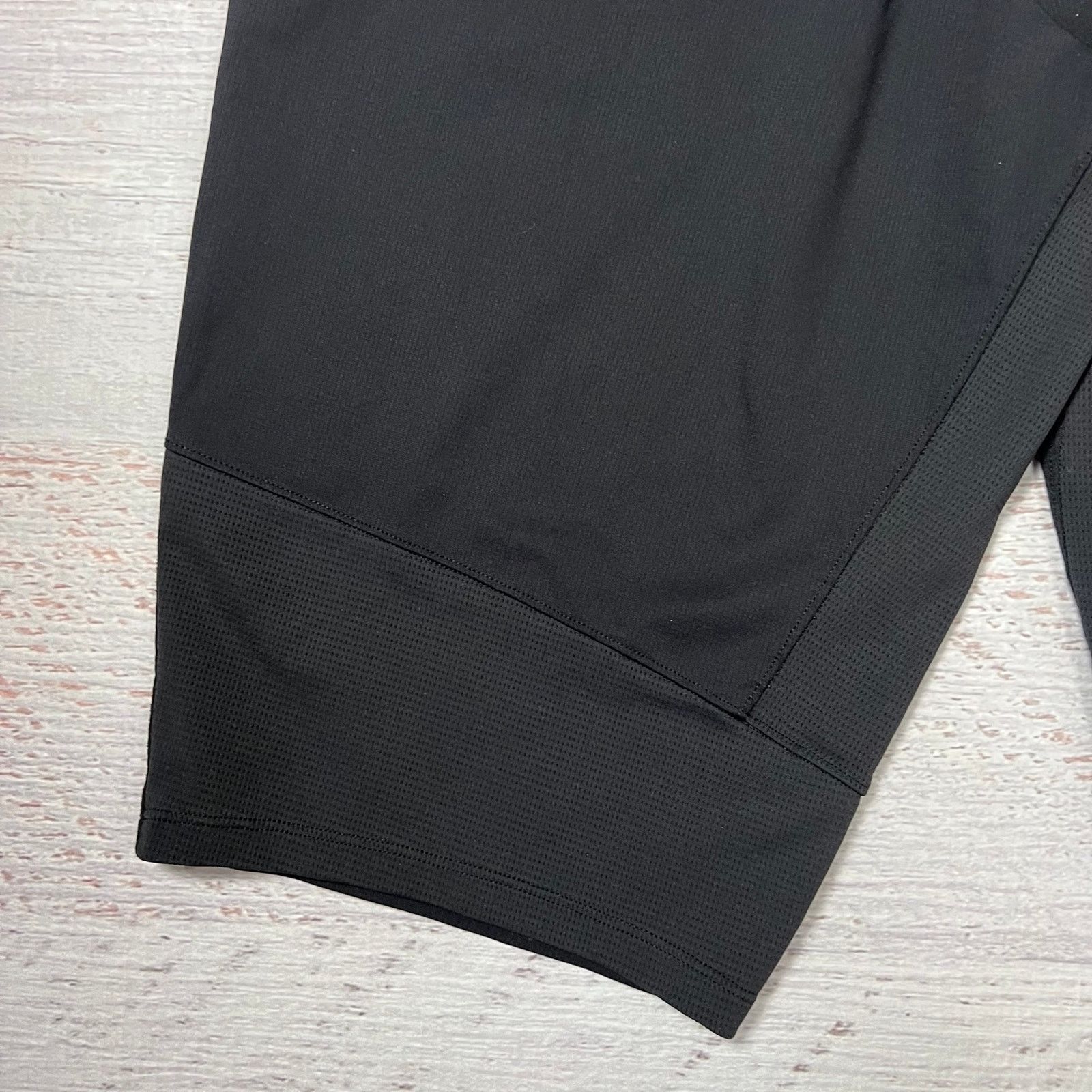 Lululemon Lululemon Real Reset Short 13" SIZE S Black Breathable Mesh Size US 29 - 7 Thumbnail