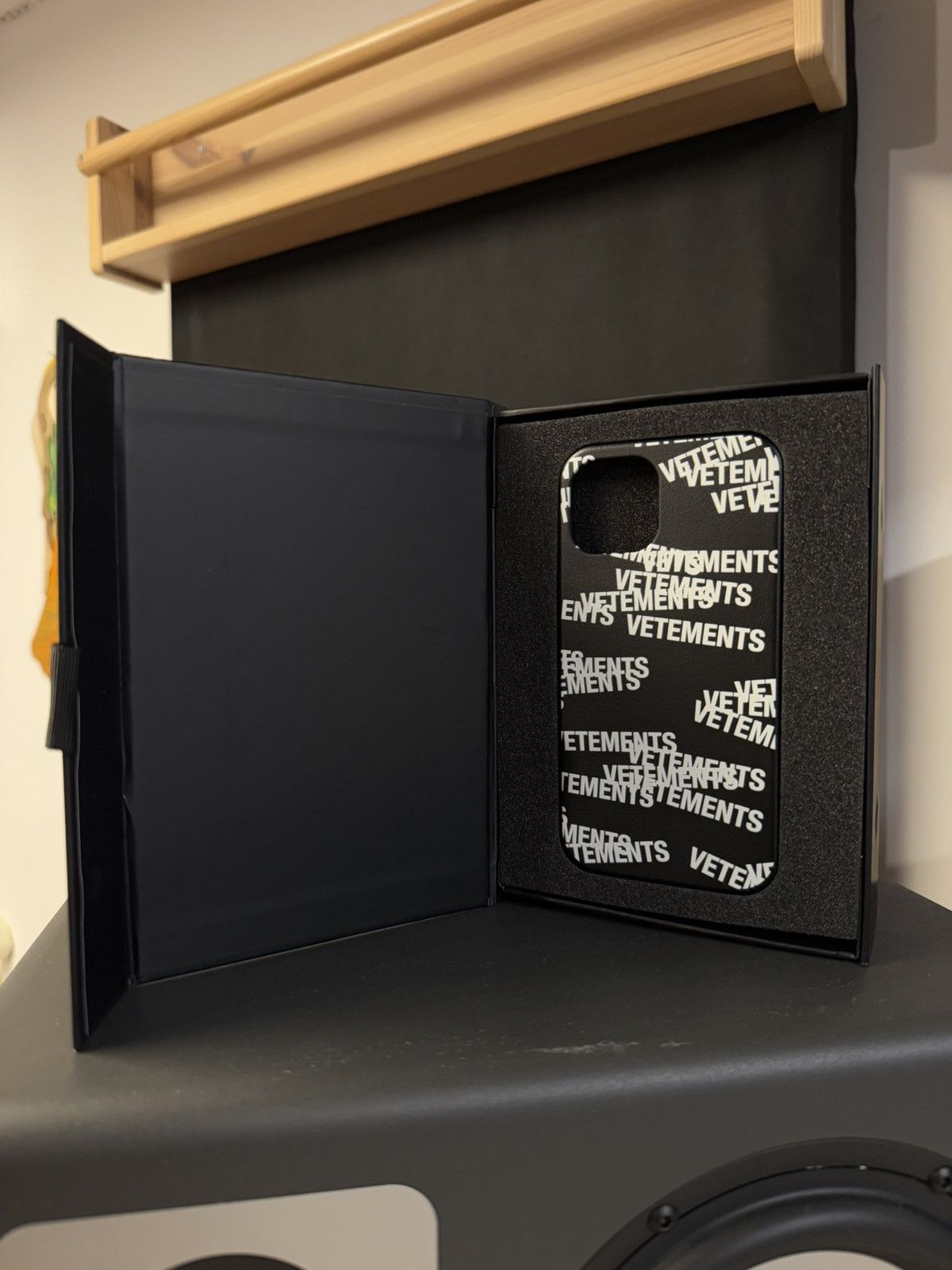 Vetements Vetements Case Iphone 12 & 12 Pro Etui Black Multi Logo Size ONE SIZE - 2 Thumbnail