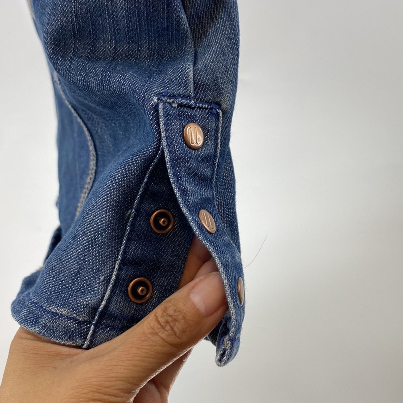 Wrangler Wrangler form fitting studded denim sleeveless button down Size S / US 4 / IT 40 - 5 Thumbnail