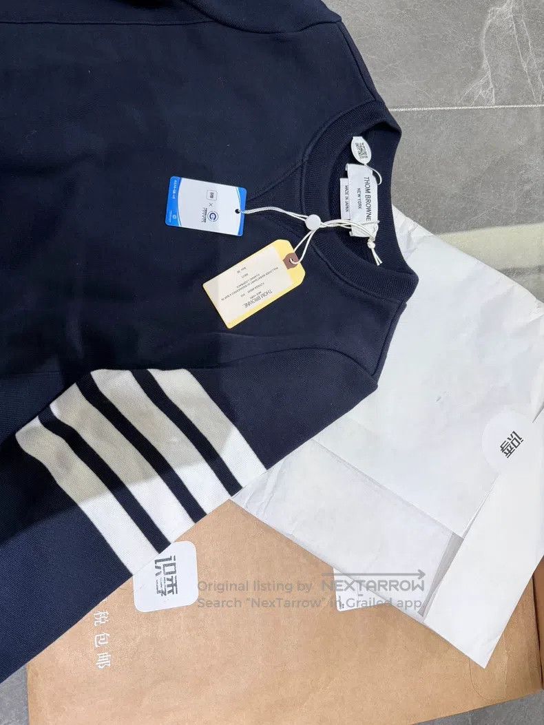 Thom Browne Thom Browne Classic Four Striped Sweatshirt Size XS / US 0-2 / IT 36-38 - 4 Thumbnail