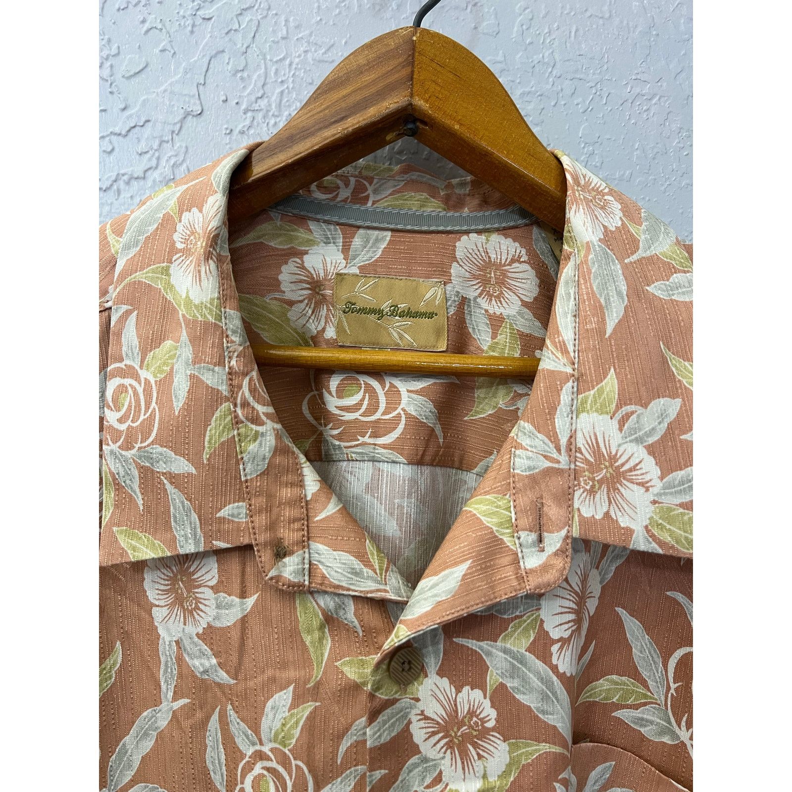 Tommy Bahama Tommy Bahama 100% Silk Hawaiian Shirt Mens XXL Floral Camp Size US XL / EU 56 / 4 - 3 Thumbnail