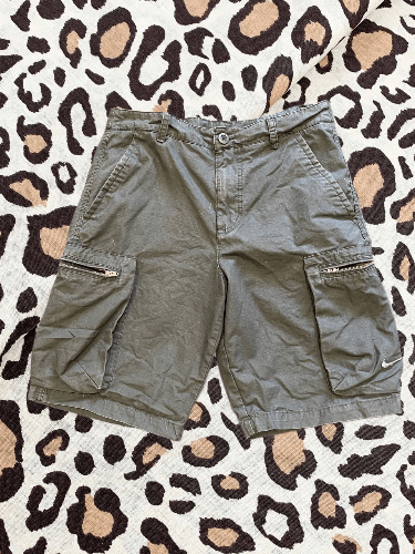 Nike Nike swoosh streetwear vintage cargo shorts Size US 30 / EU 46 - 1 Thumbnail