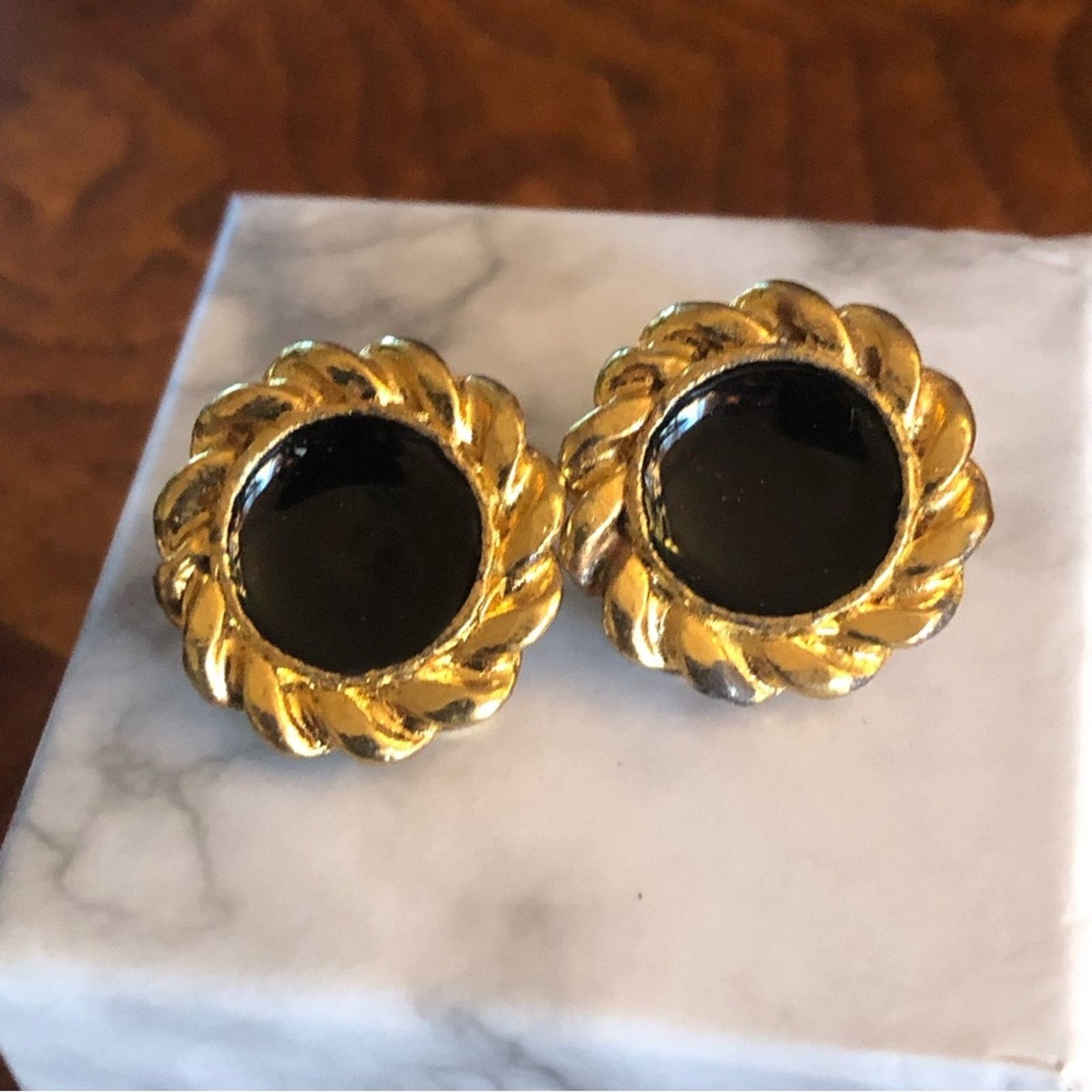 Vintage Vintage 70s black enamel gold plated clip on earrings Size ONE SIZE - 5 Thumbnail