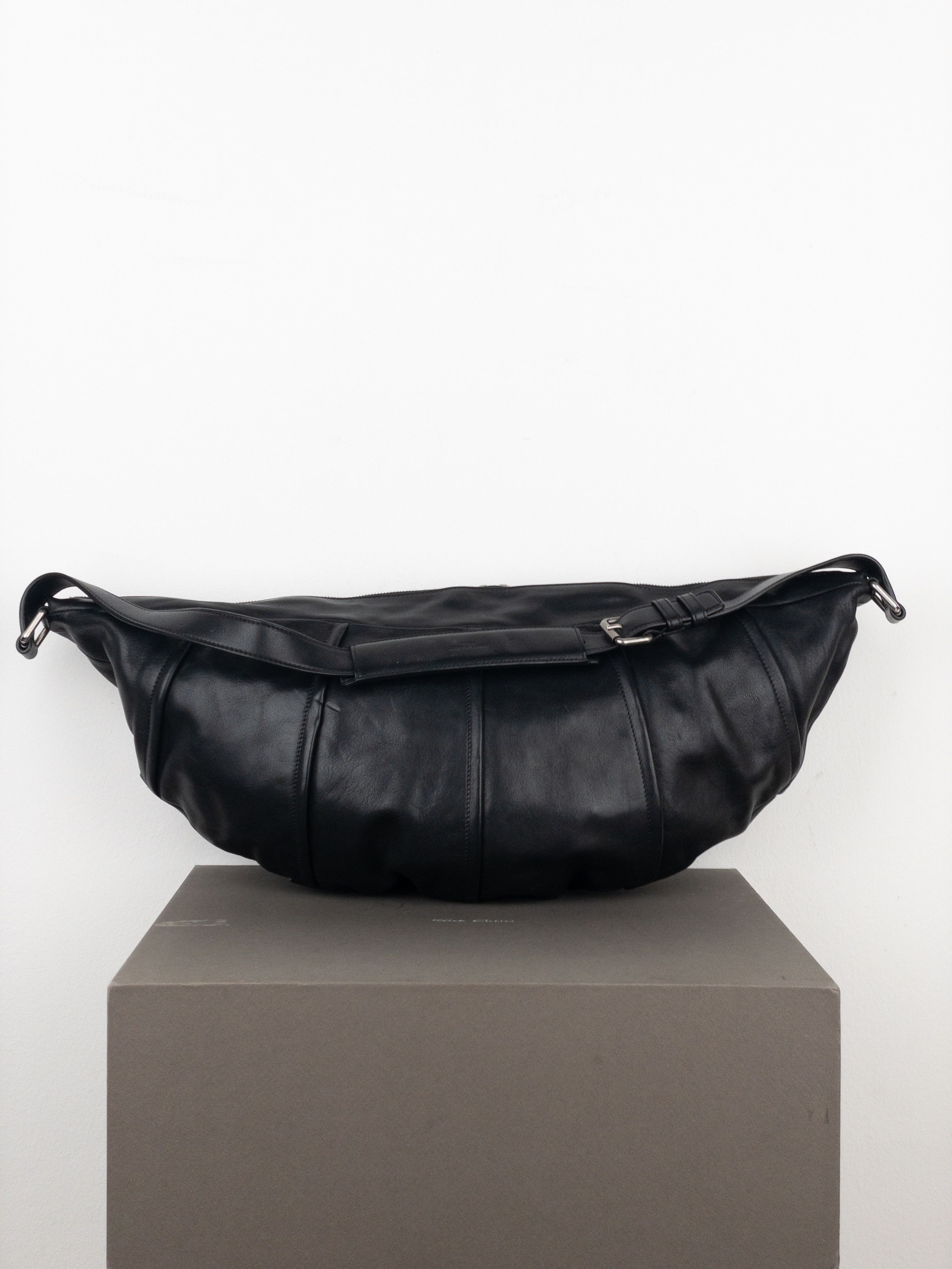Saint Laurent Paris Saint Laurent by Hedi Slimane Leather Sling Bag Size ONE SIZE - 3 Thumbnail