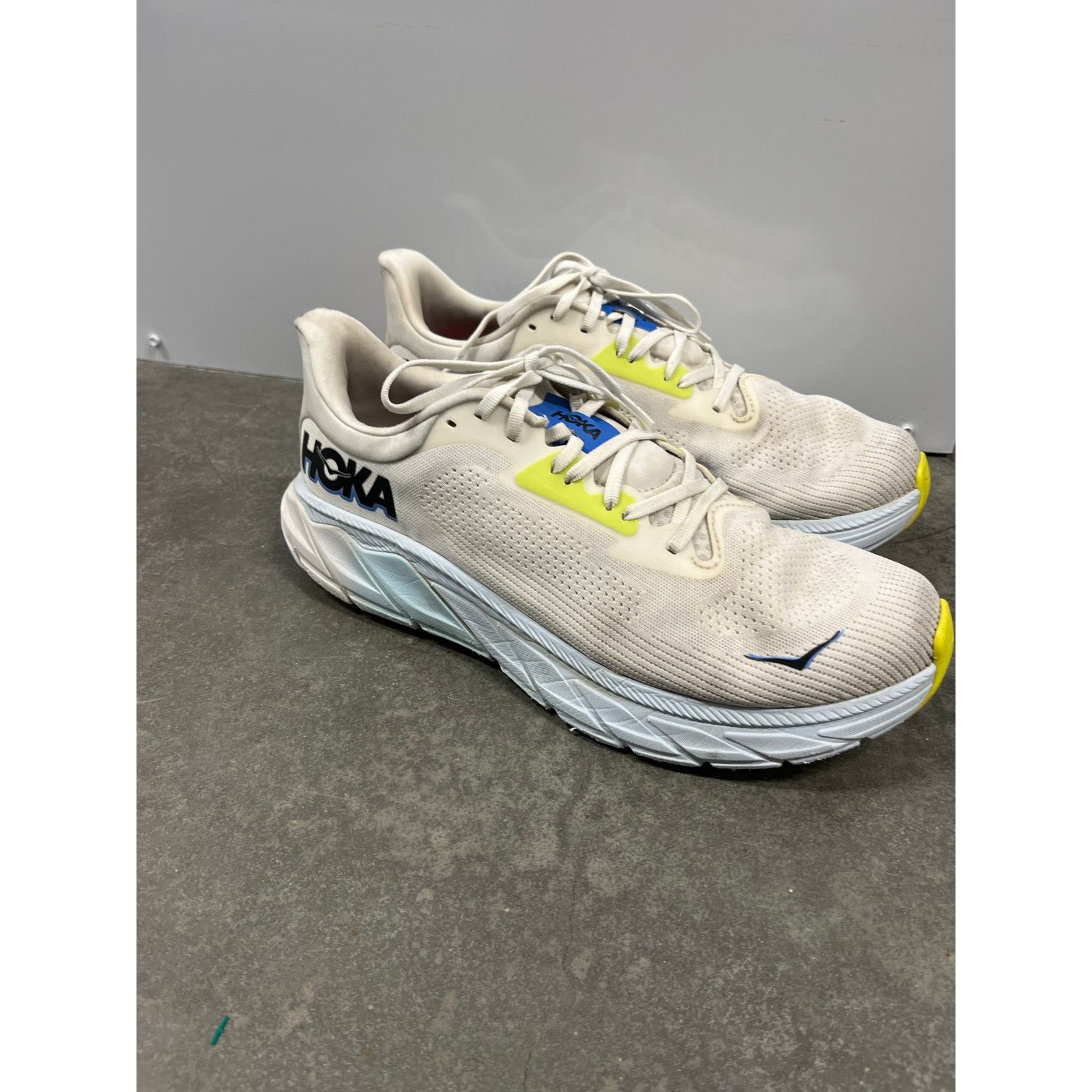 Hoka Hoka Arahi 7 White Running Shoes. Mens Size 12 2E Size US 12 / EU 45 - 3 Thumbnail