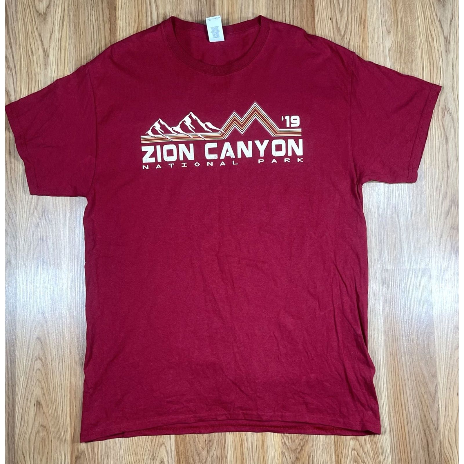 Gildan Gildan T-Shirt Mens L Red CrewNeck Ultra Cotton Zion Canyon National Park Size US L / EU 52-54 / 3 - 2 Thumbnail