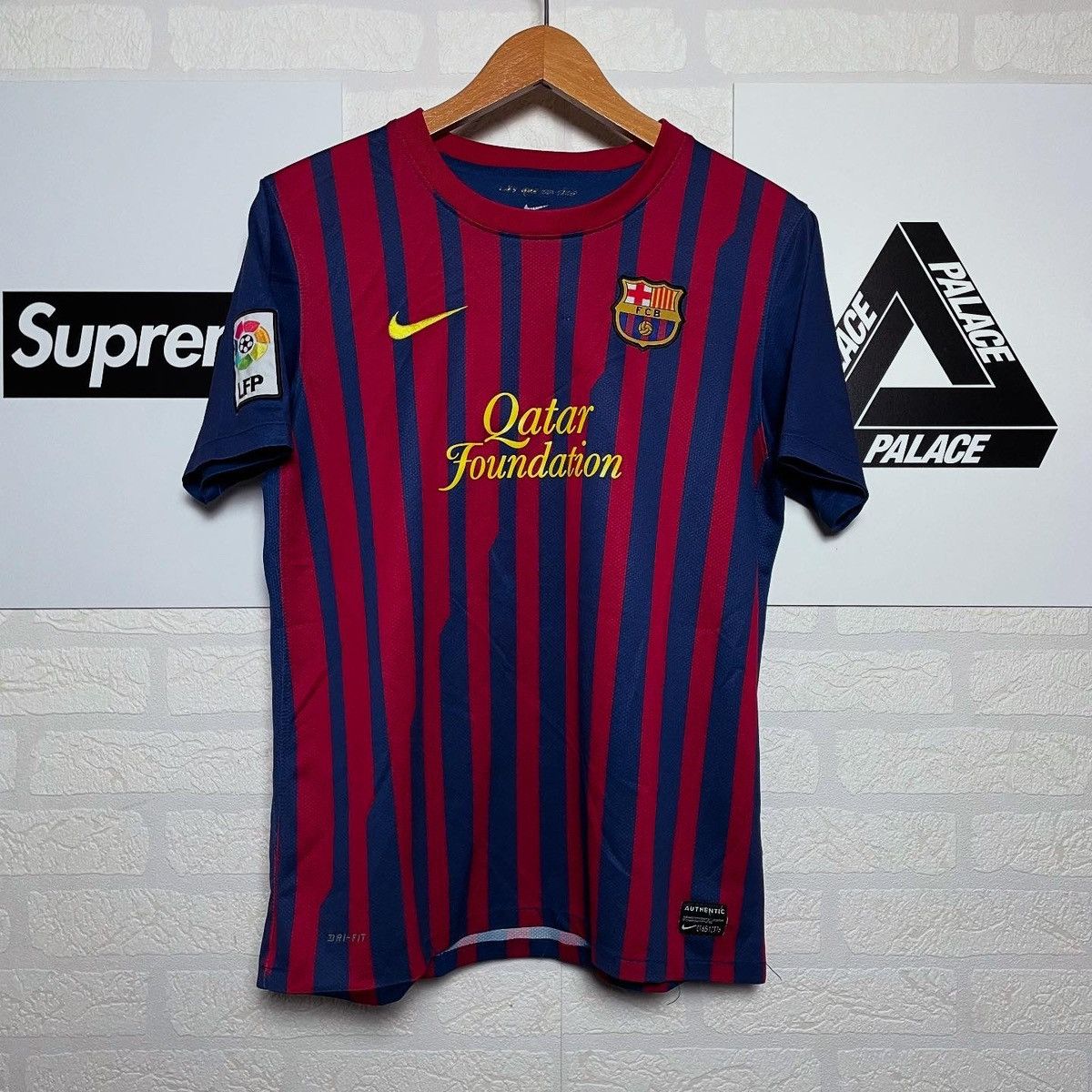 Nike BARCELONA 2011/2012 HOME FOOTBALL SOCCER SHIRT JERSEY NIKE Size US S / EU 44-46 / 1 - 1 Thumbnail