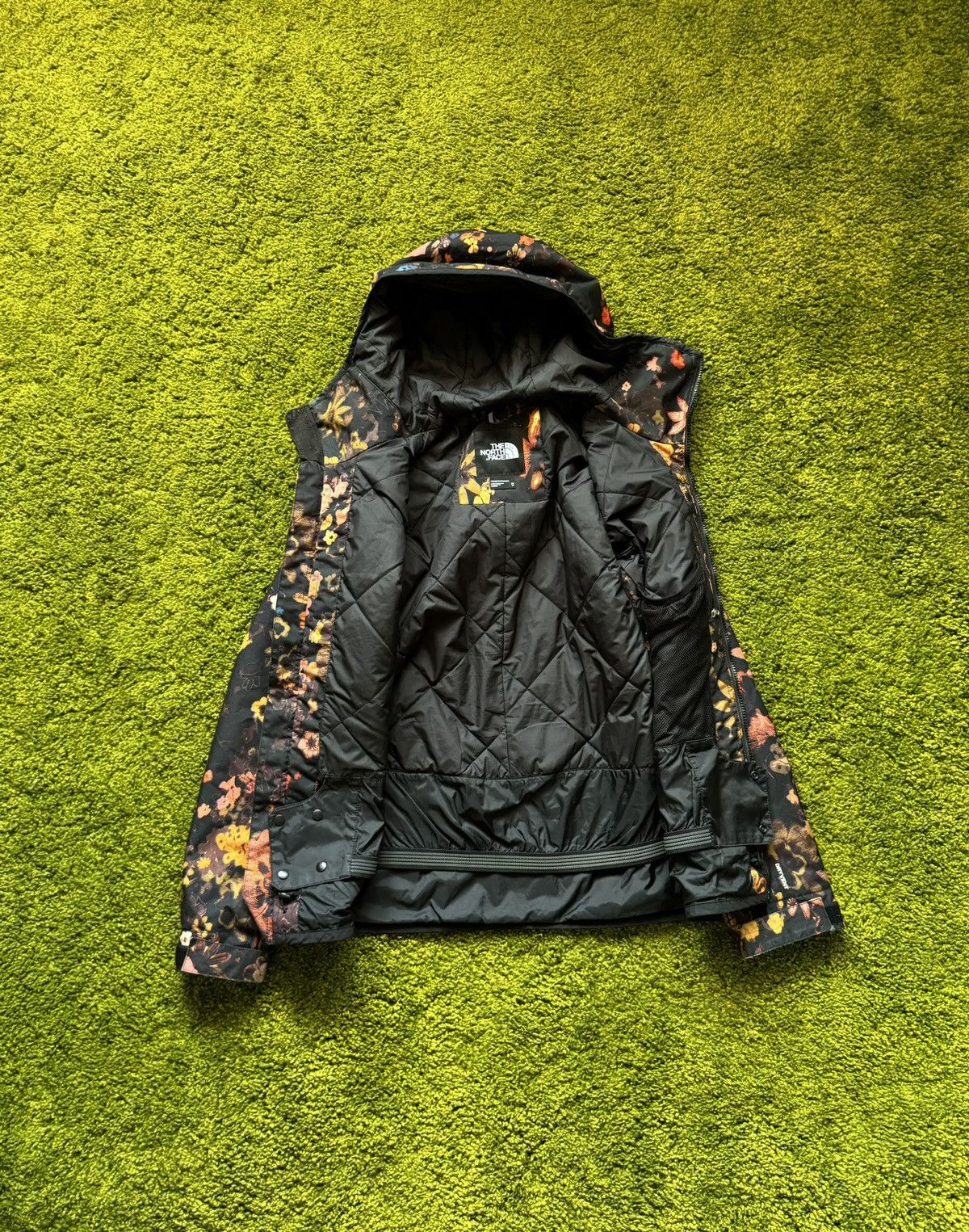 The North Face The North Face TNF gorpcore style floral pattern rare jacket Size XS / US 0-2 / IT 36-38 - 2 Thumbnail