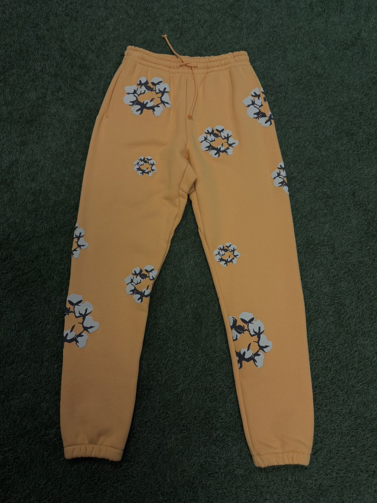 Cactus Plant Flea Market × DENIM TEARS Denim Tears x CPFM Sweatpants Cotton Wreath Size S (NEW) Size US 30 / EU 46 - 1 Thumbnail