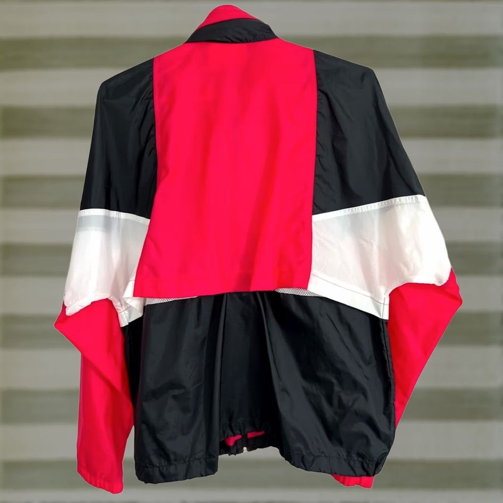 Nike VINTAGE Nike Jacket Windbreaker HOODED MEDIUM 1990’s VTG Rare CLEAN Womens Black Polyester Size M / US 6-8 / IT 42-44 - 1 Thumbnail