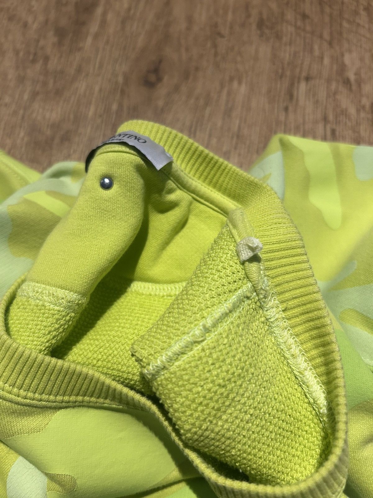 Valentino Valentino Neon Camouflage Sweatshirt - Medium Size US M / EU 48-50 / 2 - 11 Thumbnail