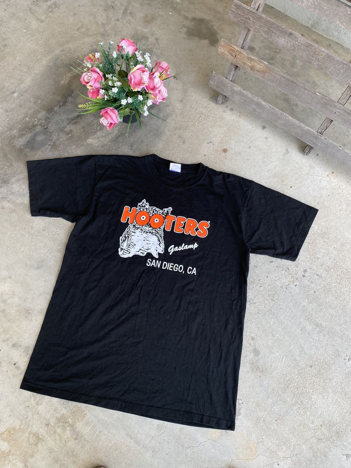 Other Vintage 90s Hooters Orlando Delightfully Graphic Tacky Tee Size US XL / EU 56 / 4 - 3 Thumbnail