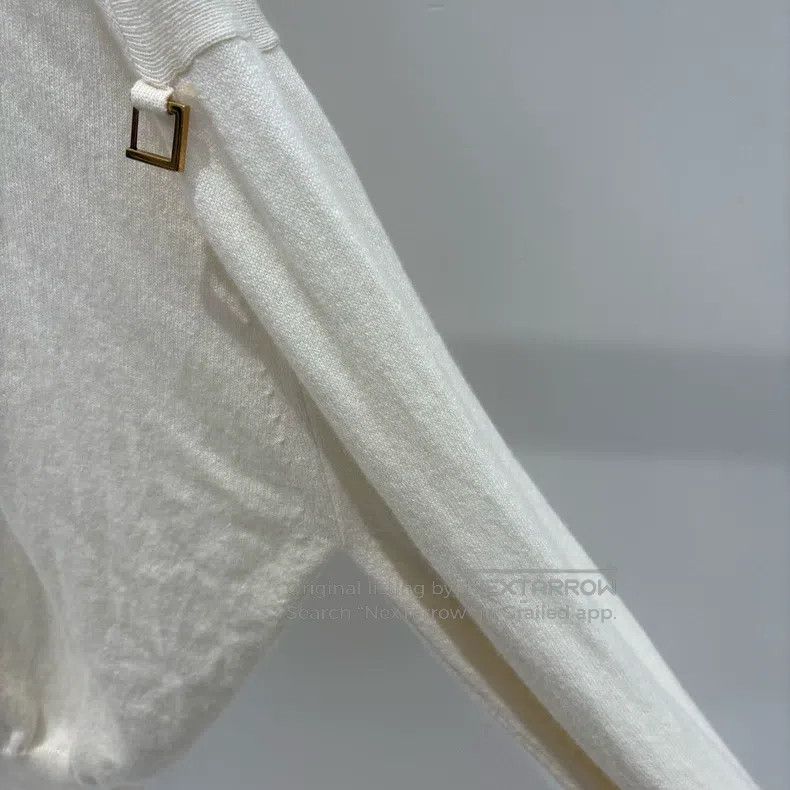 Louis Vuitton Louis Vuitton Pure cashmere turtleneck sweater with metal Size M / US 6-8 / IT 42-44 - 4 Thumbnail