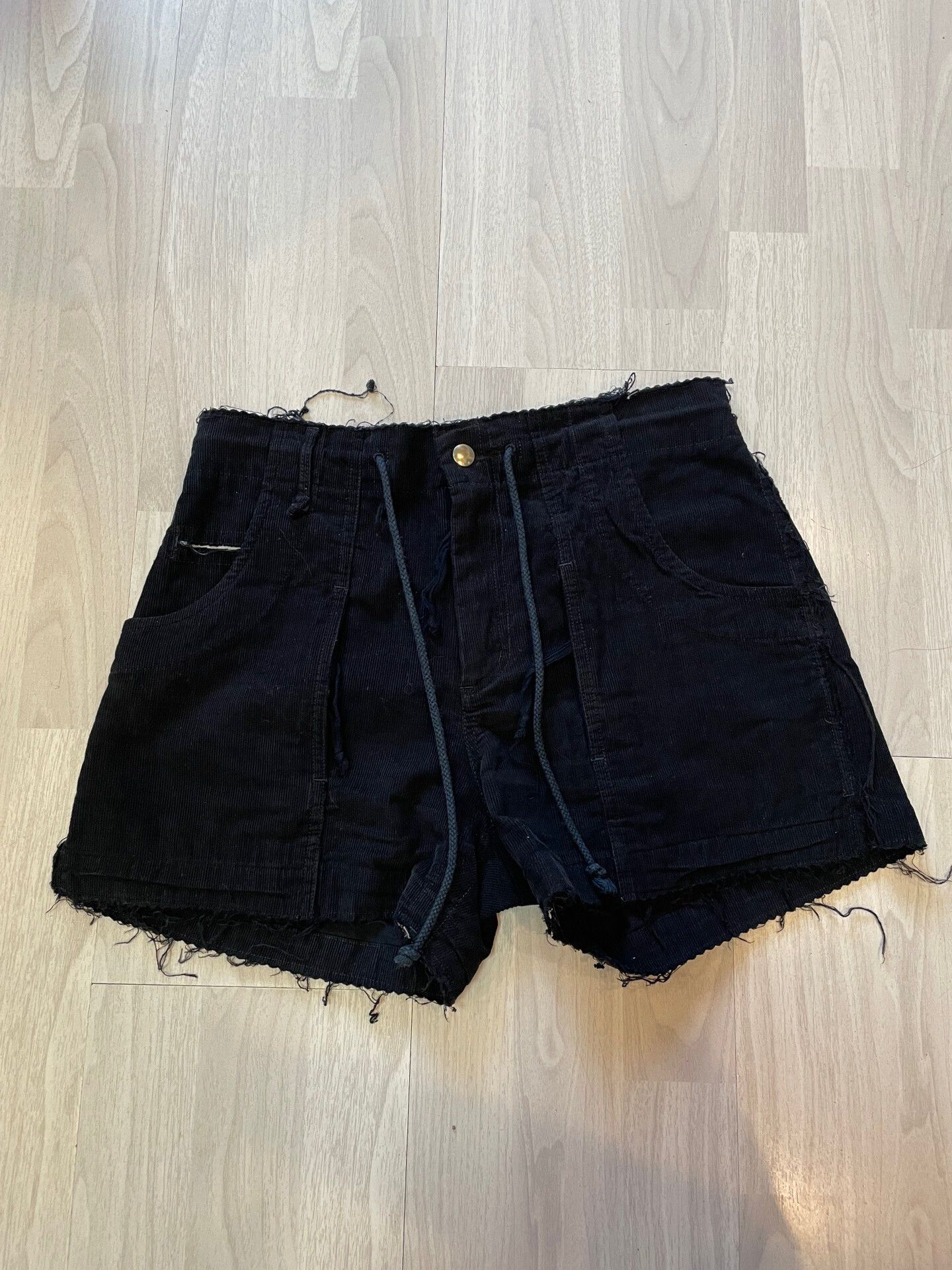 Takahiromiyashita The Soloist. takahiromiyashita the soloist corduroy shorts Size US 34 / EU 50 - 1 Thumbnail