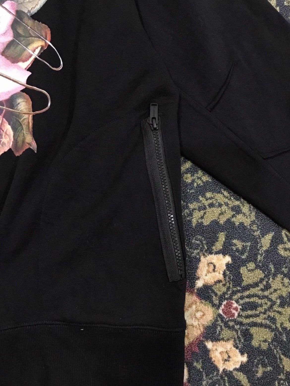 Japanese Brand × Jun Takahashi × Undercover GU x Undercover Sweatshirt Size US XL / EU 56 / 4 - 5 Thumbnail
