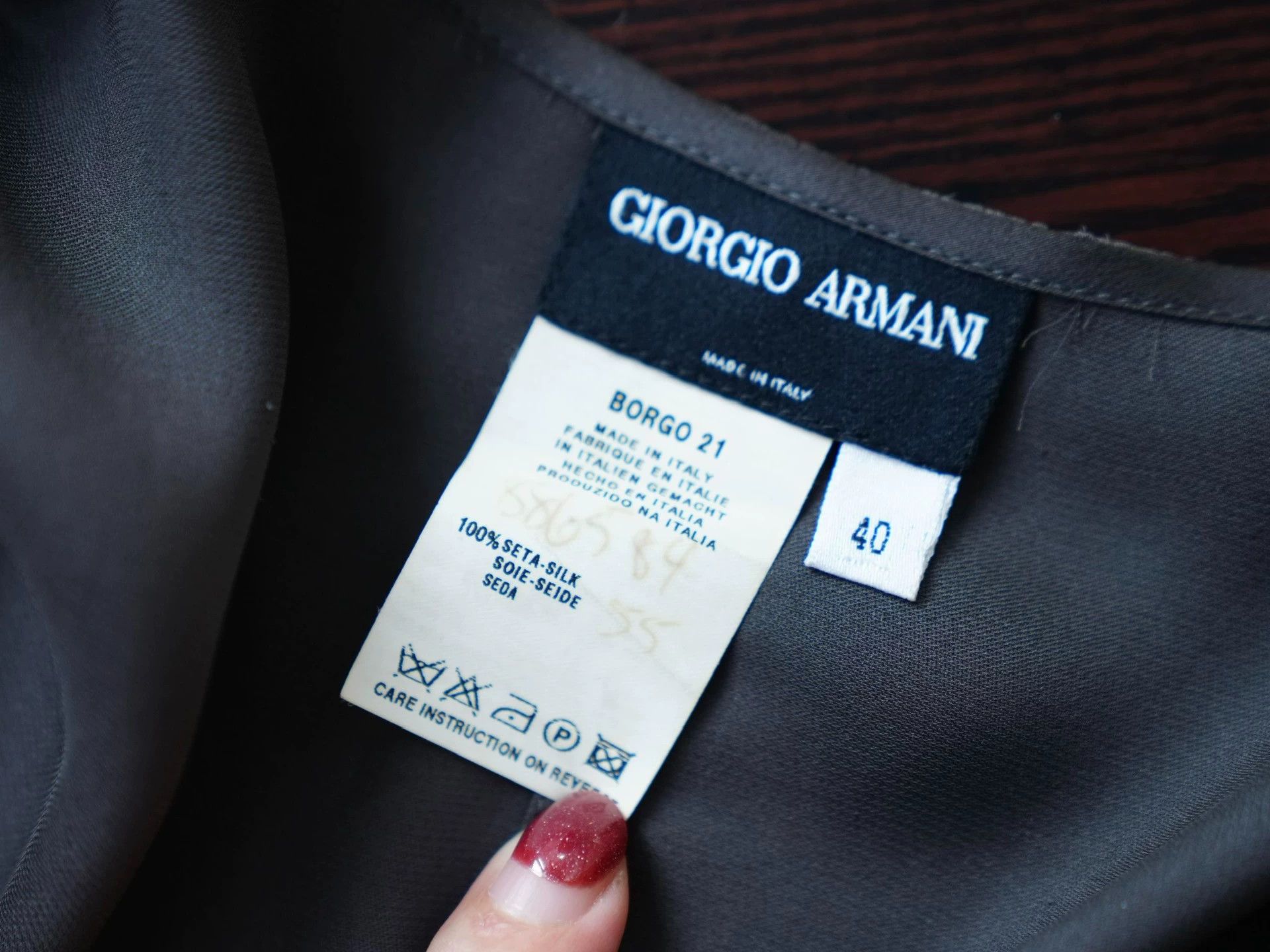 Giorgio Armani Giorgio Armani Vtg Silk Tin Gray Shirt (Italy) Size 27" / US 4 / IT 40 - 7 Thumbnail