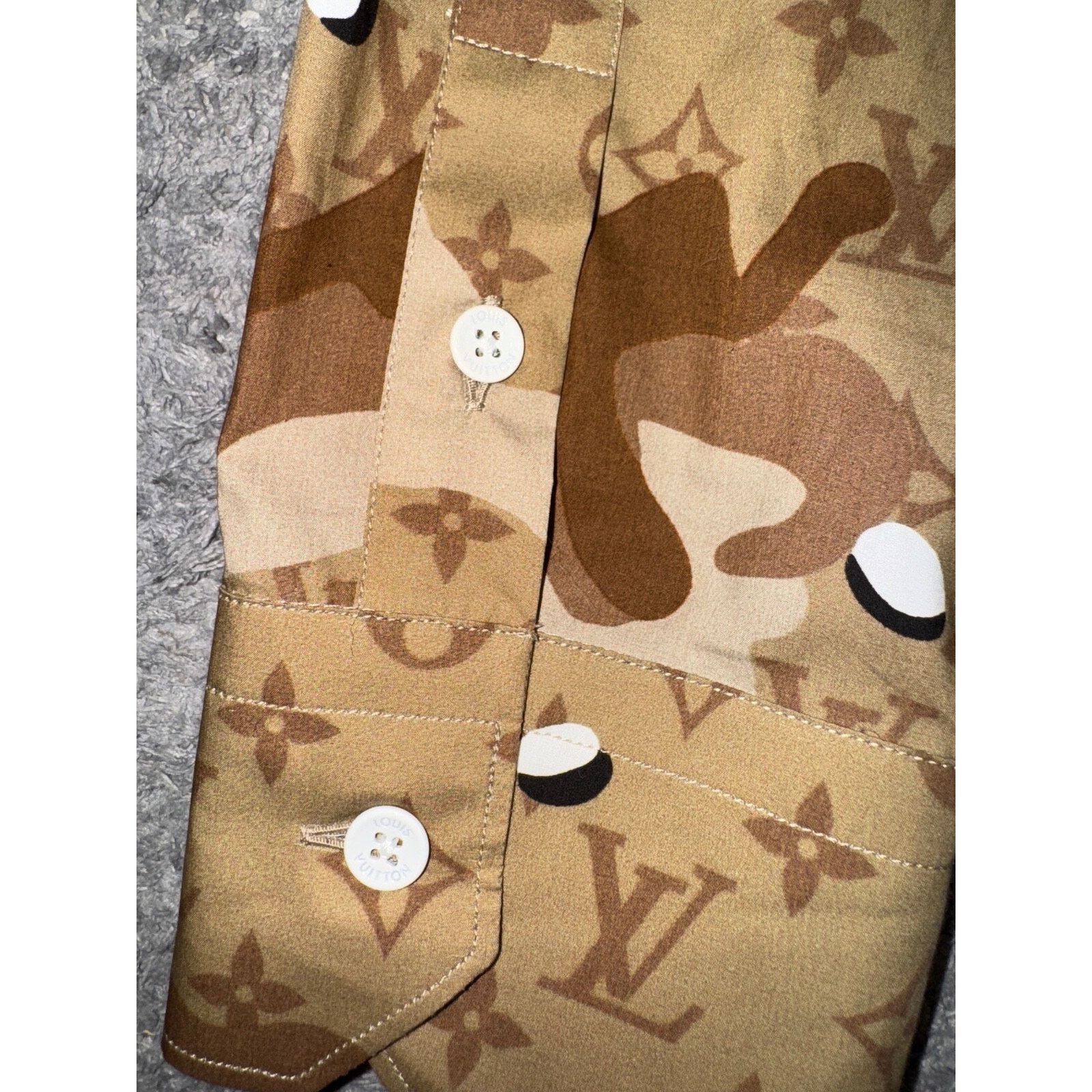 Louis Vuitton Louis Vuitton Desert Camo DNA Long Sleeve Logo Monogram Size US S / EU 44-46 / 1 - 14 Thumbnail