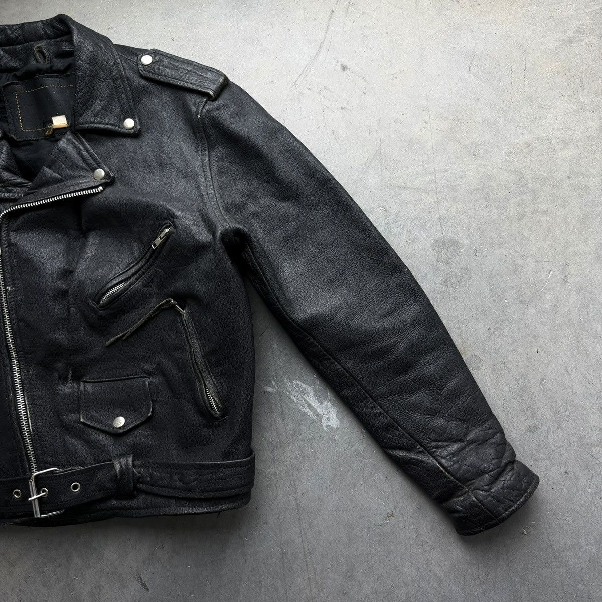 Vintage VINTAGE 80S BLACK LEATHER MOTORCYCLE JACKET MEDIUM CROPPED Size US M / EU 48-50 / 2 - 8 Thumbnail