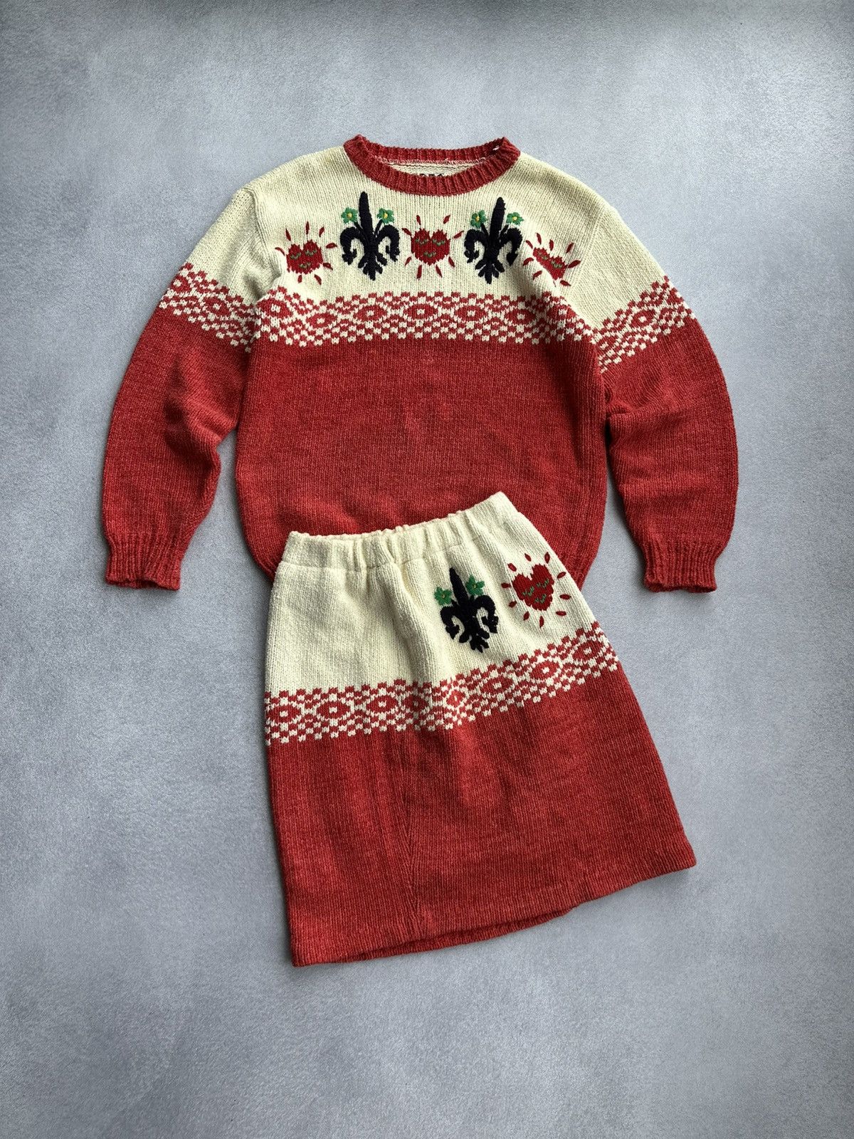 Japanese Brand Vintage Japan Tokyo Woman Knitted Hearts Sweater &Skirt Suit Size M / US 6-8 / IT 42-44 - 1 Thumbnail