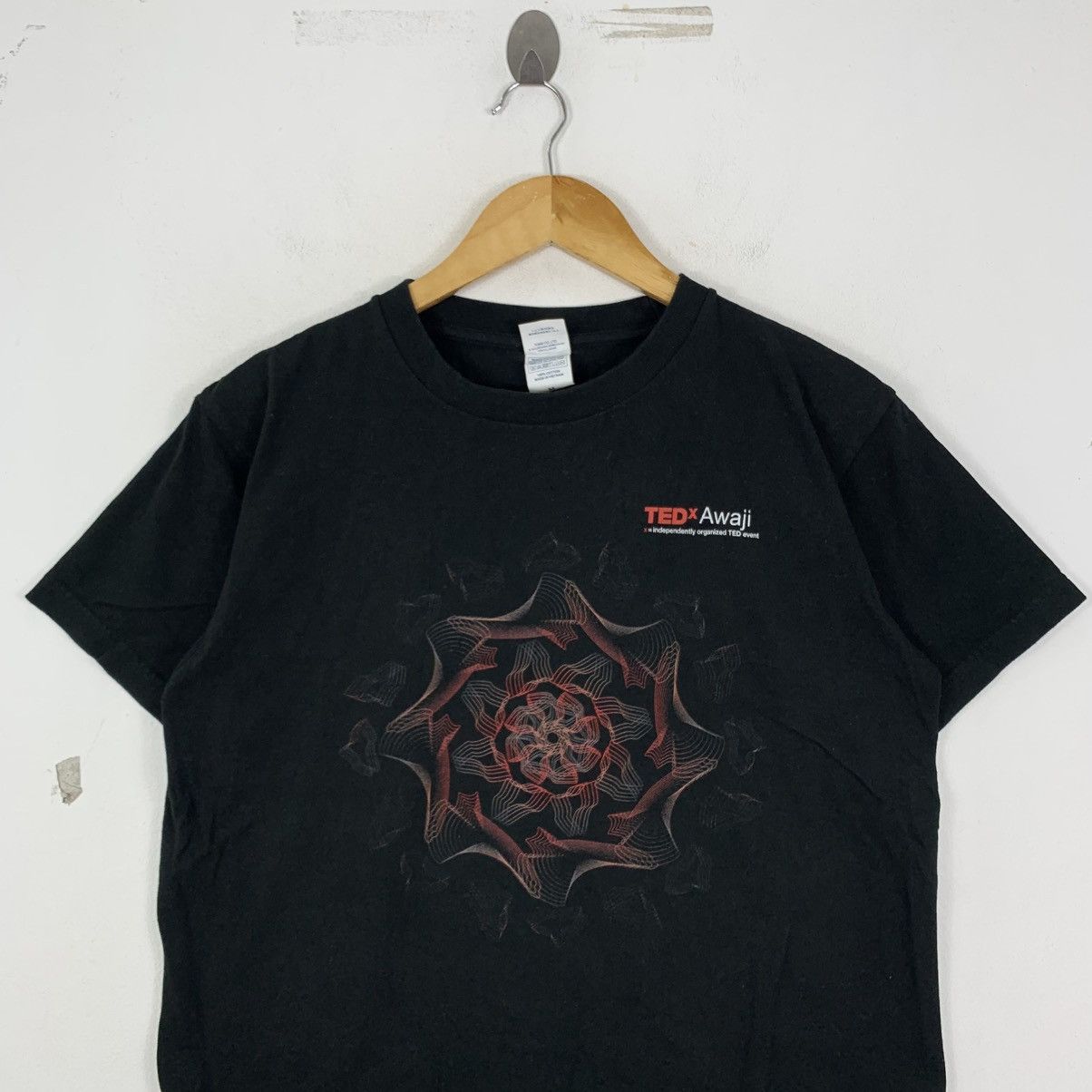Vintage TEDxAWAJI Independently Organized TED Event Tshirt Size US M / EU 48-50 / 2 - 3 Thumbnail