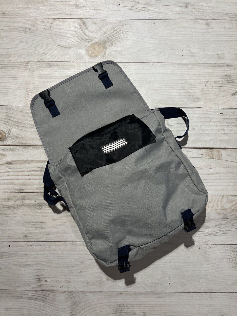 Nike Vintage Nike Messenger Bag Shoulders 90s Gorpcore Size ONE SIZE - 8 Thumbnail