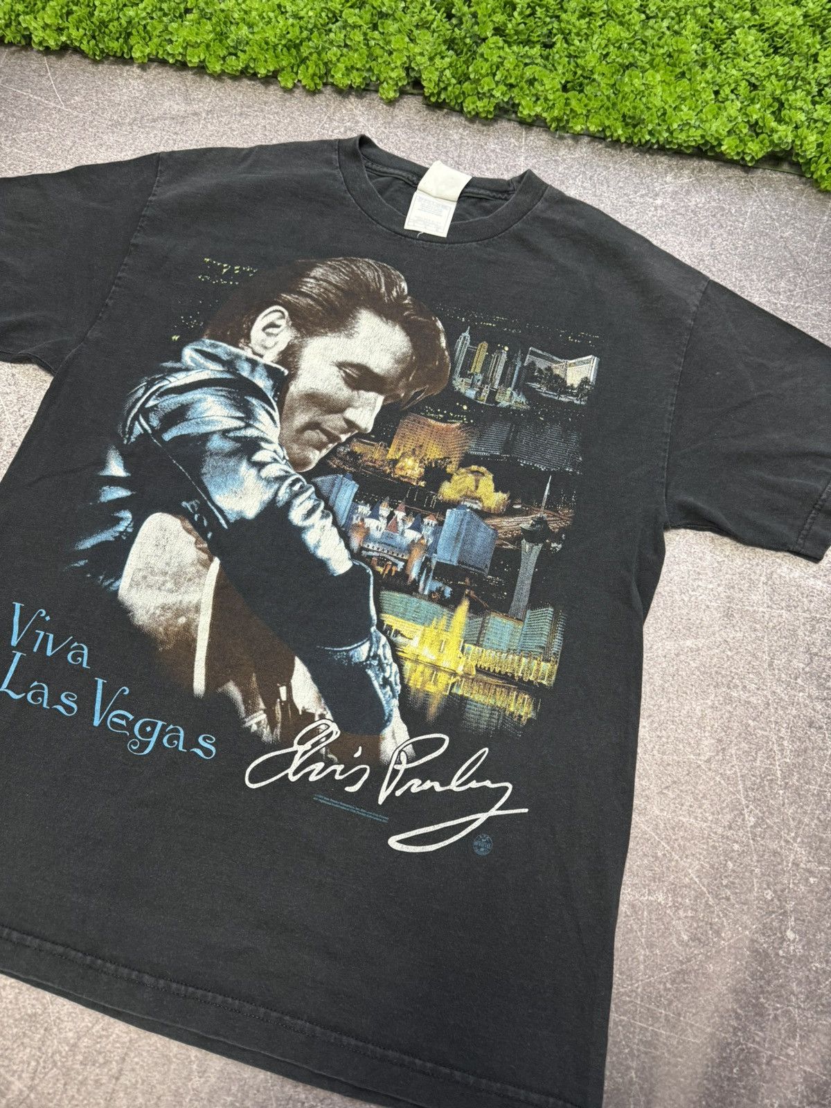 Vintage Vintage 1997 Elvis Presley Viva Las Vegas Tee Music USA Size US L / EU 52-54 / 3 - 11 Thumbnail