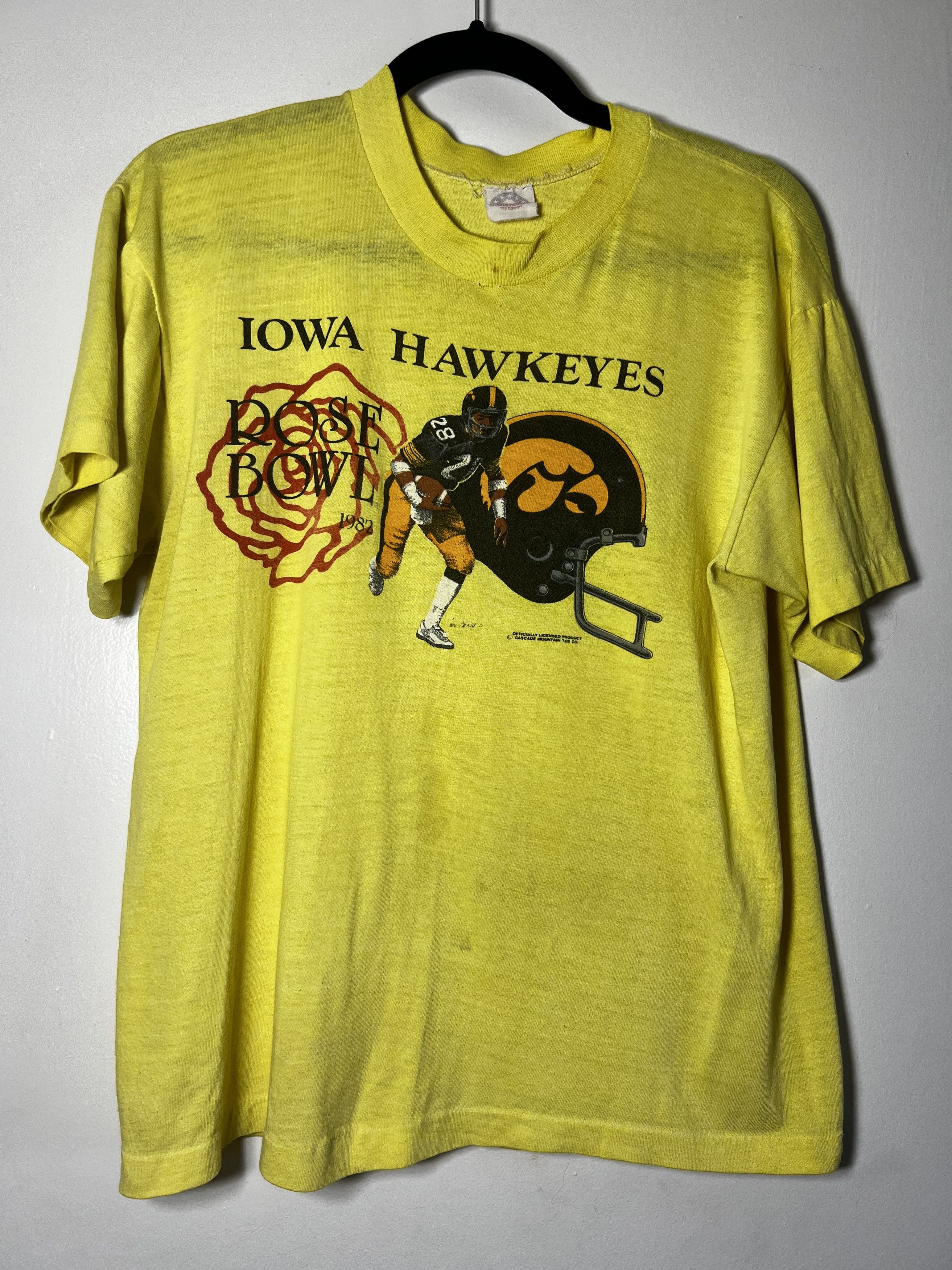 Vintage Vintage 1982 Iowa Hawkeys Rose Bowl Graphic T-Shirt Size US M / EU 48-50 / 2 - 1 Thumbnail