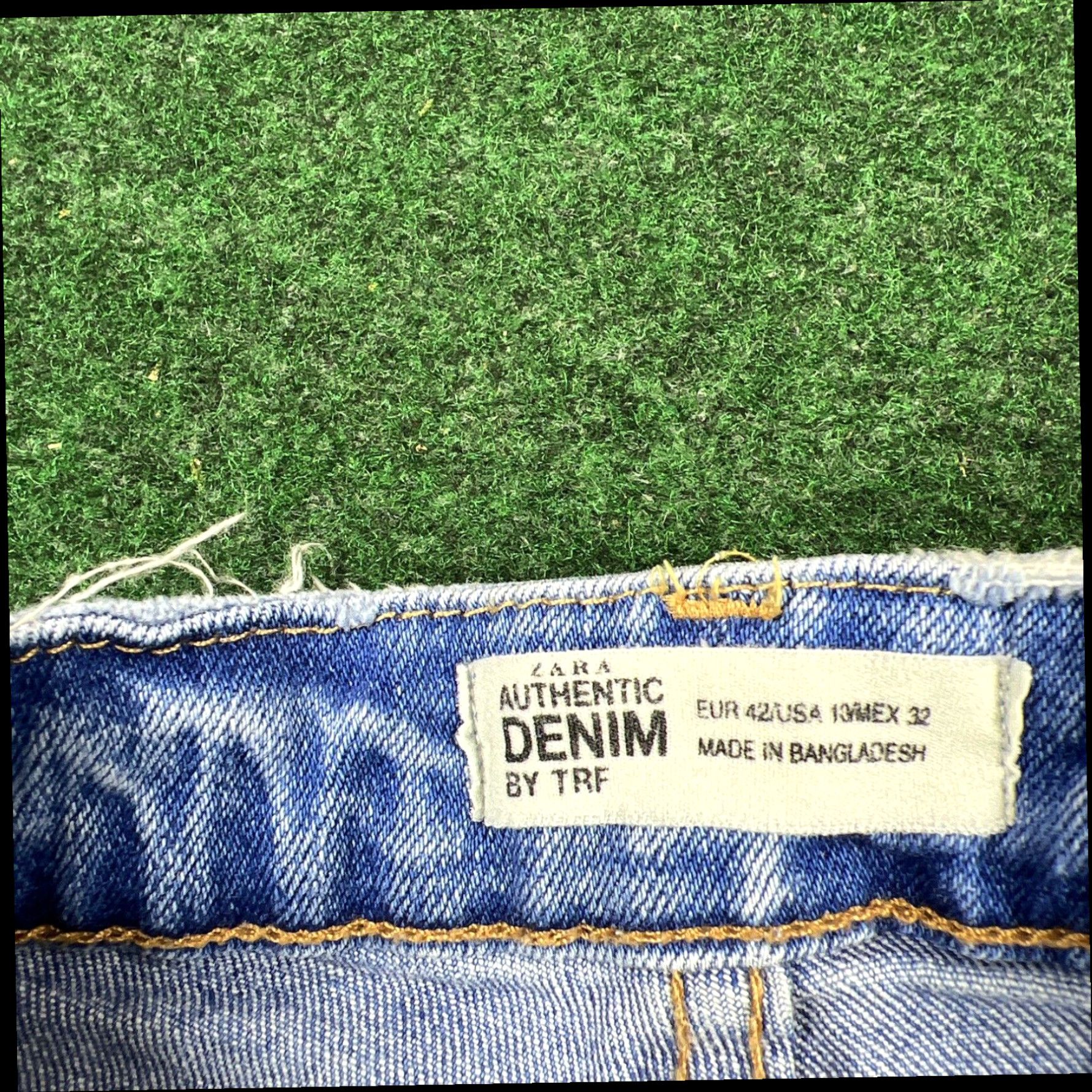 Zara ZARA High Waisted Light to Medium Wash Jean Shorts Women's Size 10 Size 32" / US 10 / IT 46 - 6 Thumbnail