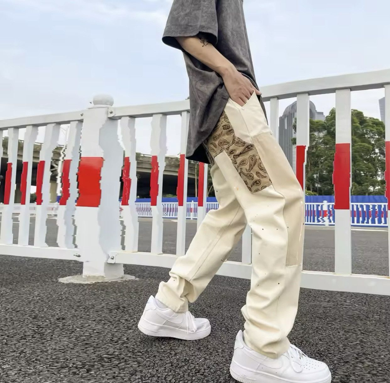 Japanese Brand × Vintage Hip Hop Khaki Cashew Flower Straight Leg Pants Size US 30 / EU 46 - 3 Thumbnail