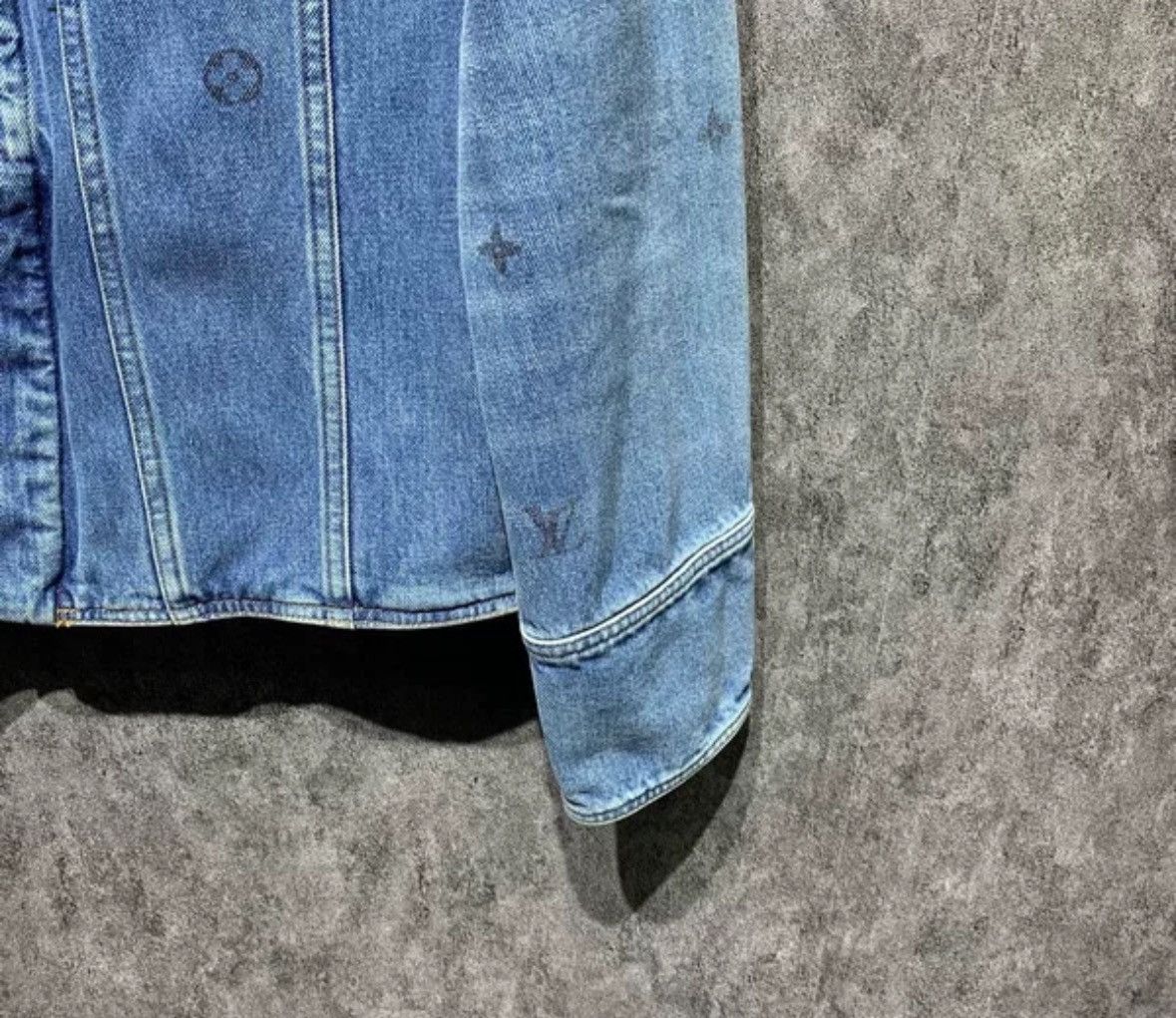 Louis Vuitton LOUIS VUITTON Gradient presbyopia denim jacket2412-Nextarrow Size US L / EU 52-54 / 3 - 5 Thumbnail