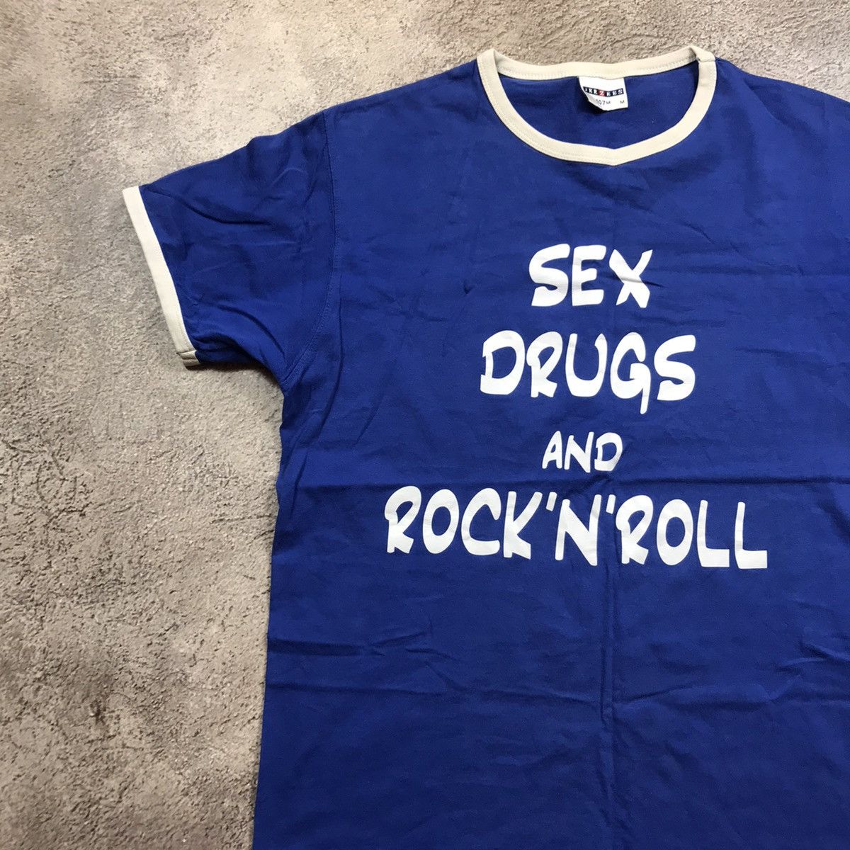 Vintage Vintage 90s Graphic Tee Sex Drugs Rock and Roll Punk Baggy M Size US M / EU 48-50 / 2 - 2 Thumbnail