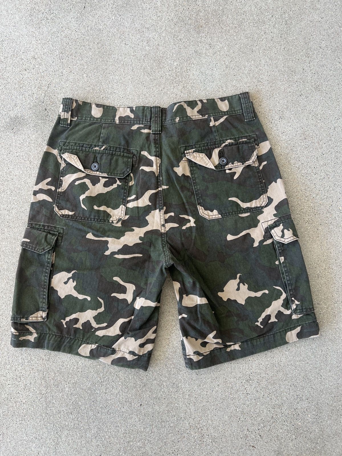 St. Johns Bay × Vintage St. John’s Bay Green/Cream Camo Loose Baggy Shorts Size 34 Size US 34 / EU 50 - 2 Thumbnail