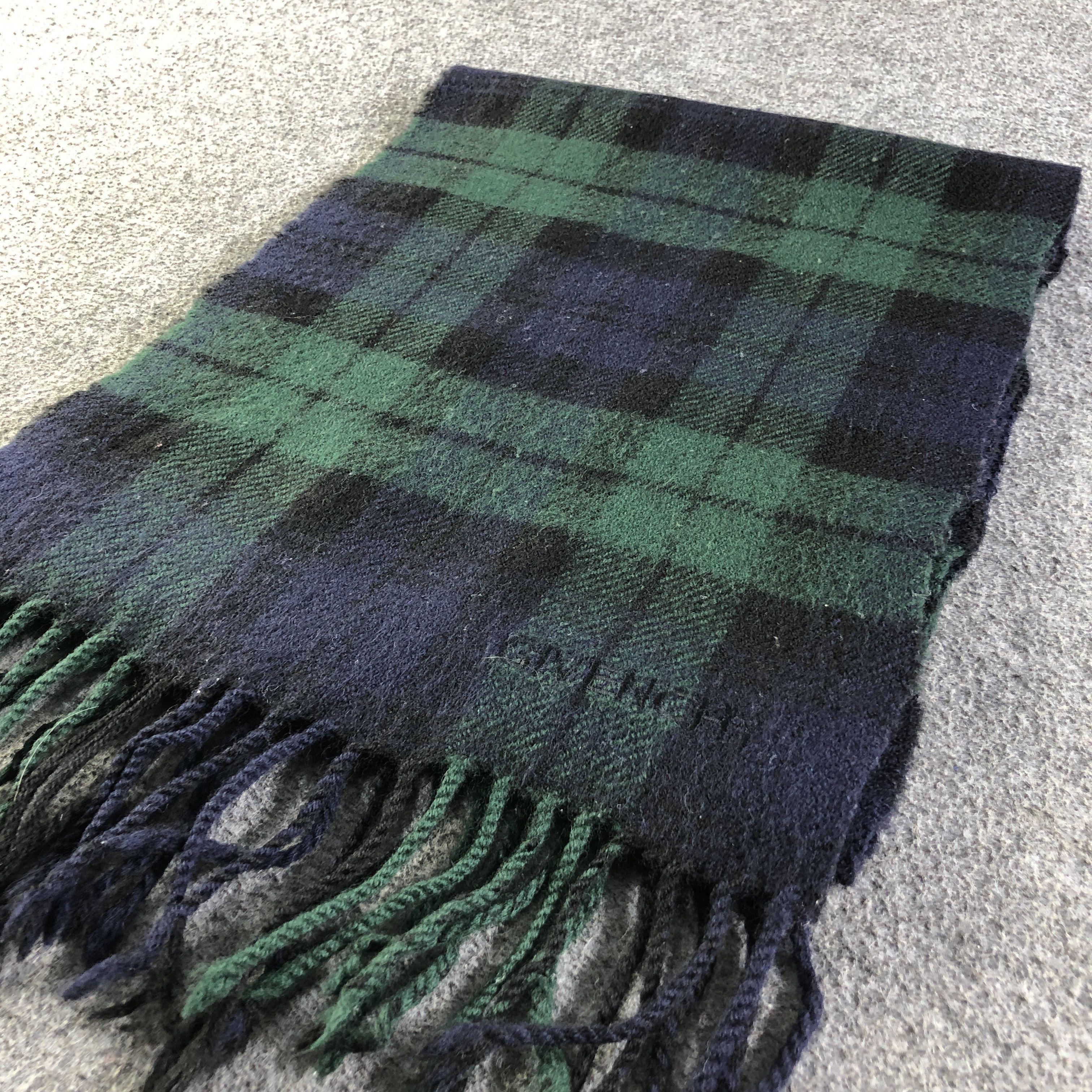 Givenchy Givenchy Tartan Wool Scarf Muffler Neckwear V2687 Size ONE SIZE - 2 Thumbnail