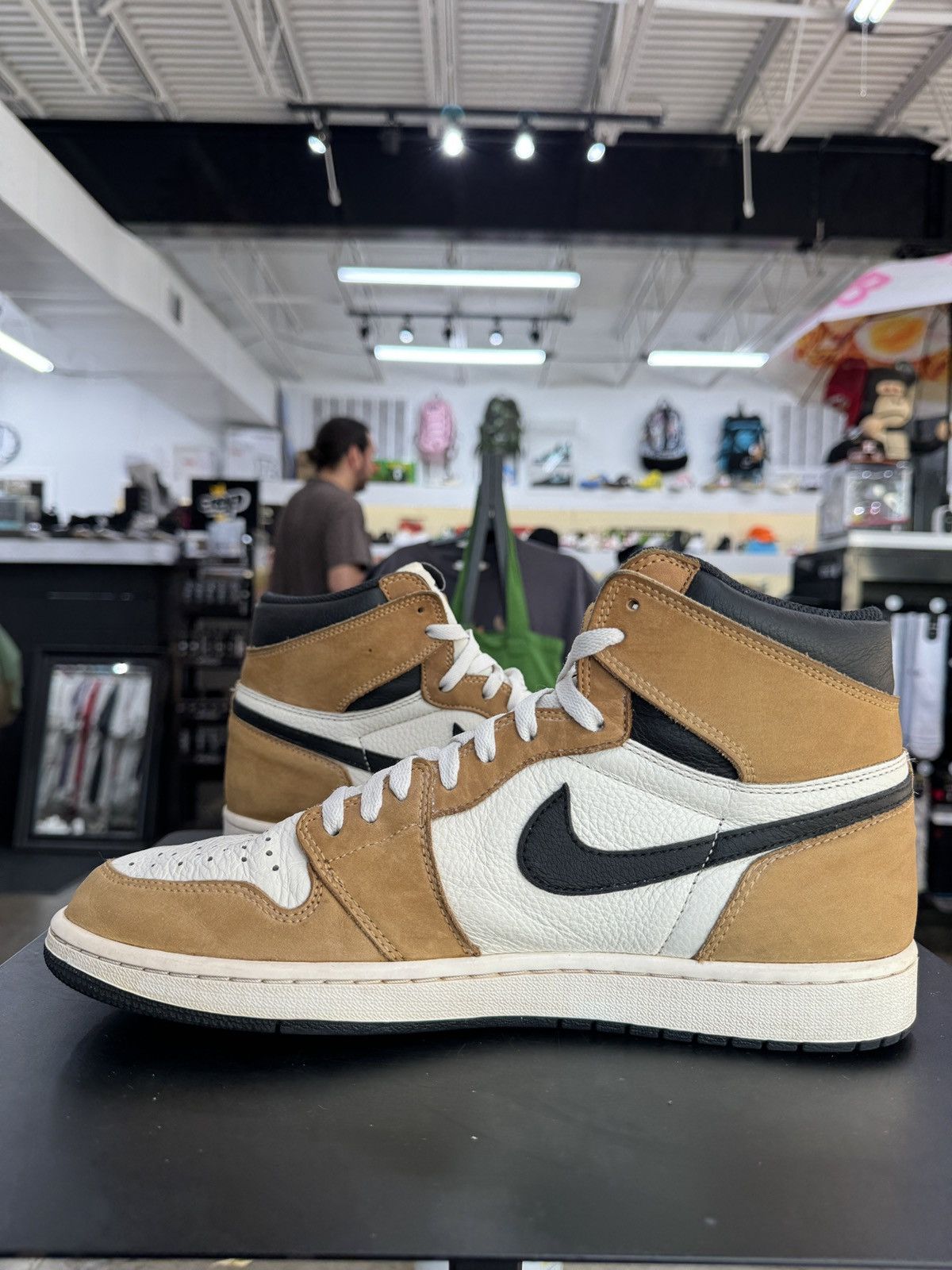 Jordan Brand × Nike Nike Air Jordan 1 ROTY “Rookie Of The Year” size 13 (2018) Size US 13 / EU 46 - 4 Thumbnail