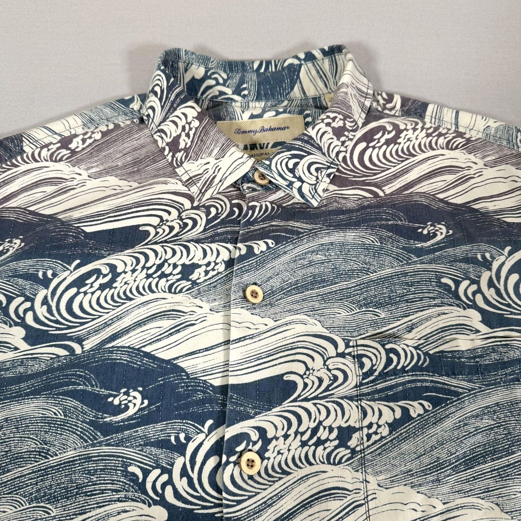 Tommy Bahama Tommy Bahama Shirt Mens XL Blue Silk Hawaiian Button Up Ocean Waves Surf Aloha Size US XL / EU 56 / 4 - 3 Thumbnail