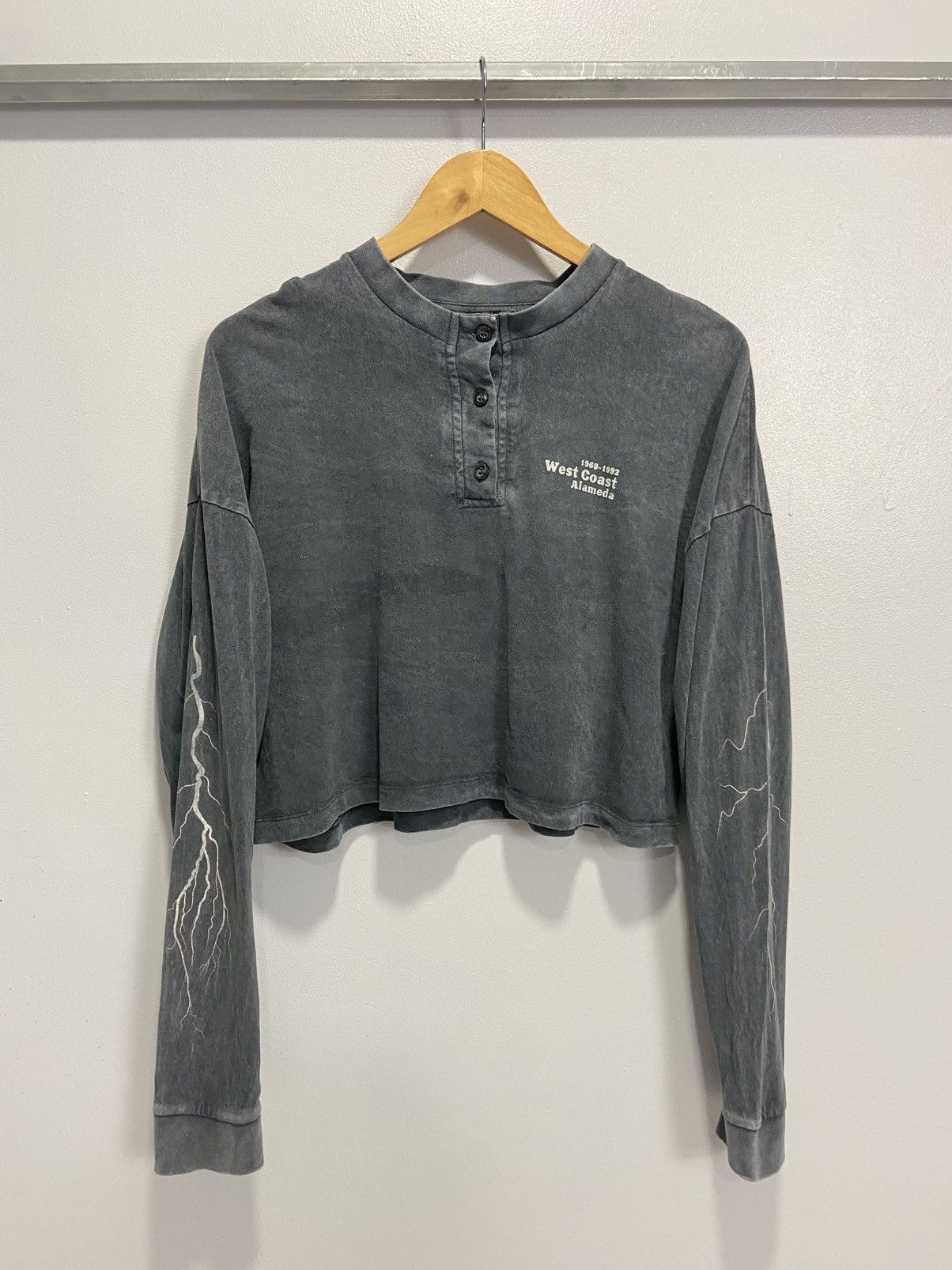 Urban Outfitters × Vintage Vintage West Coast Alameda crop long sleeve Size L / US 10 / IT 46 - 2 Thumbnail